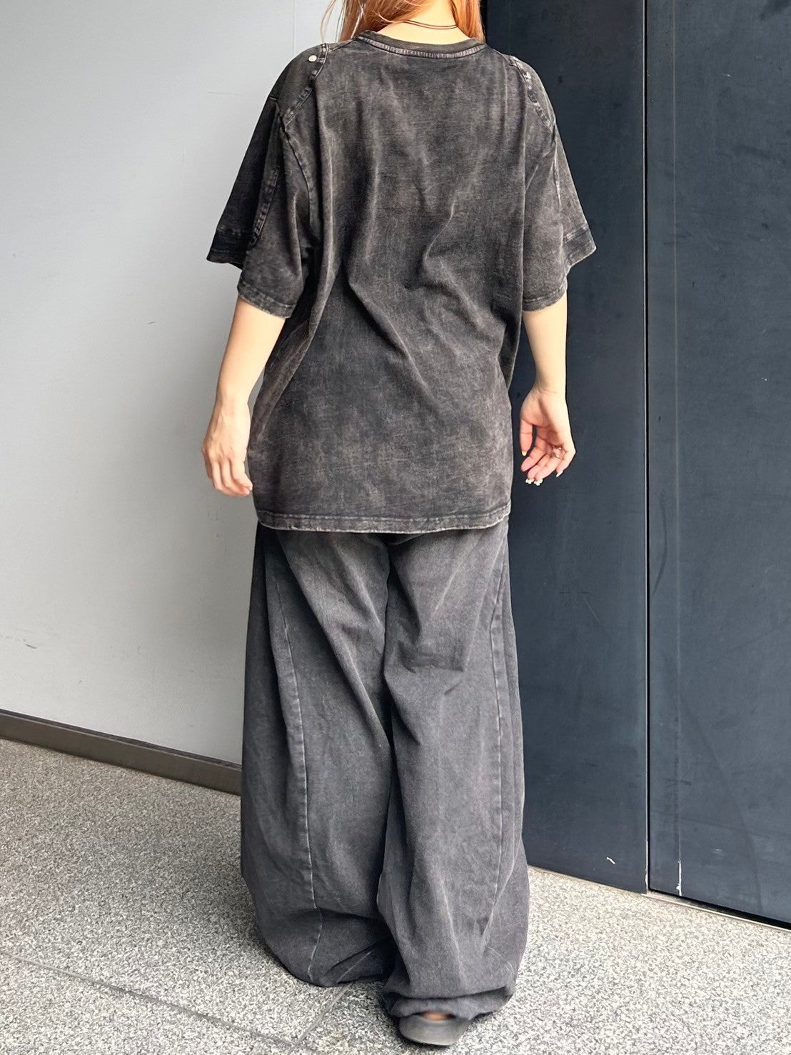 【Chikashitsu +】oversized pigment rivet t-shirt (2color)