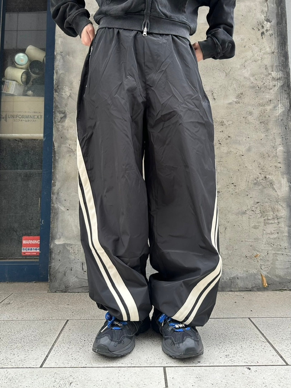 Chikashitsu +】set up side line track pants (2color) – PRESSING