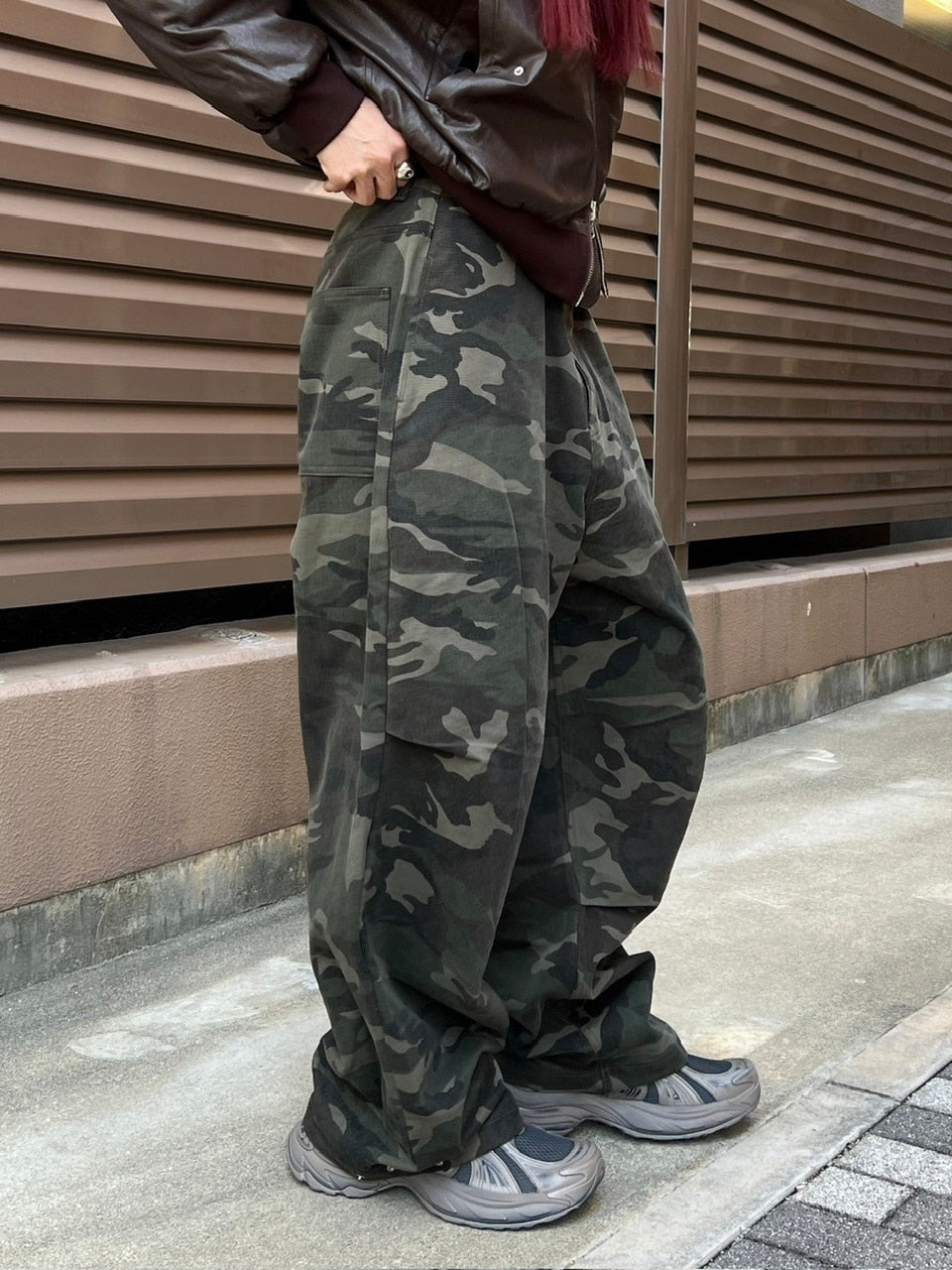 受注制【Chikashitsu +】snap button camouflage pants (2color) / 【チカシツプラス】スナップボタンカモフラージュワイドデニムパンツ