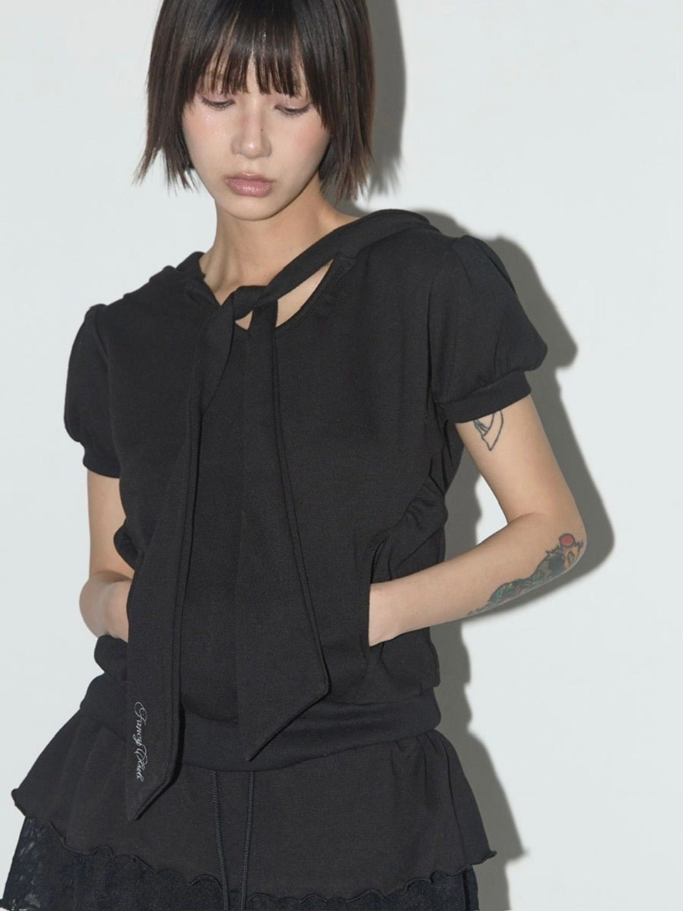 【FANCY CLUB】PUFF ROUND SCARF HOODIE / 【ファンシークラブ】パフスリーブラウンドネックスカーフショートパーカー