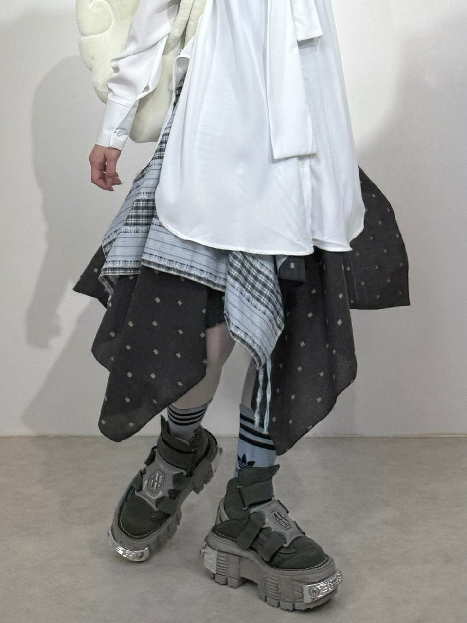 国際配送【Nerd out XU】reversible asymmetry drawstring skirt