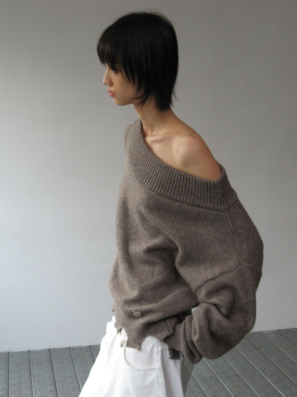 【ROCK CAKE】Off Shoulder Damaged Knit