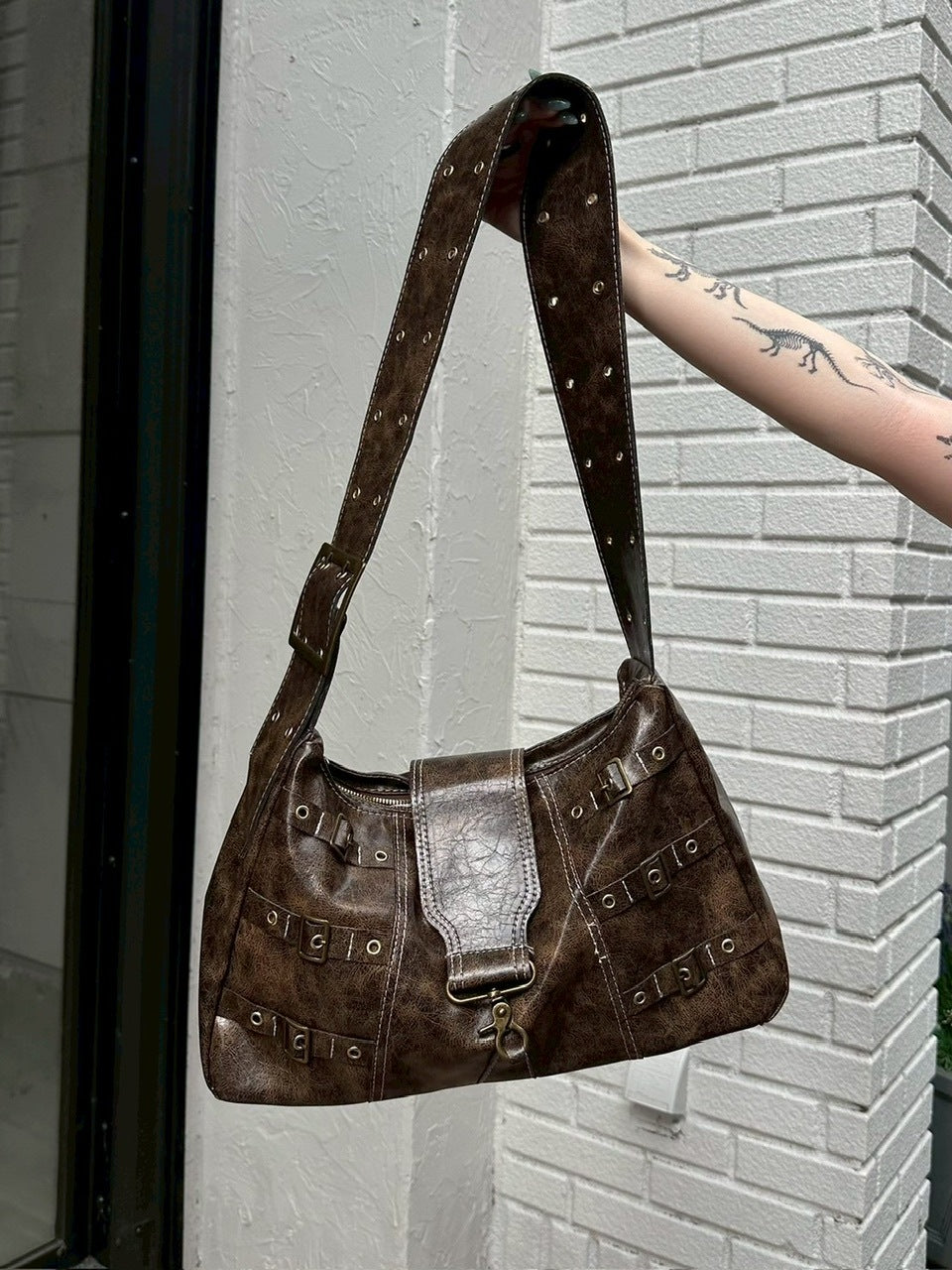 受注制【Chikashitsu +】antique leather buckle shoulder bag / 【チカシツプラス】アンティークレザーバックルショルダーバッグ