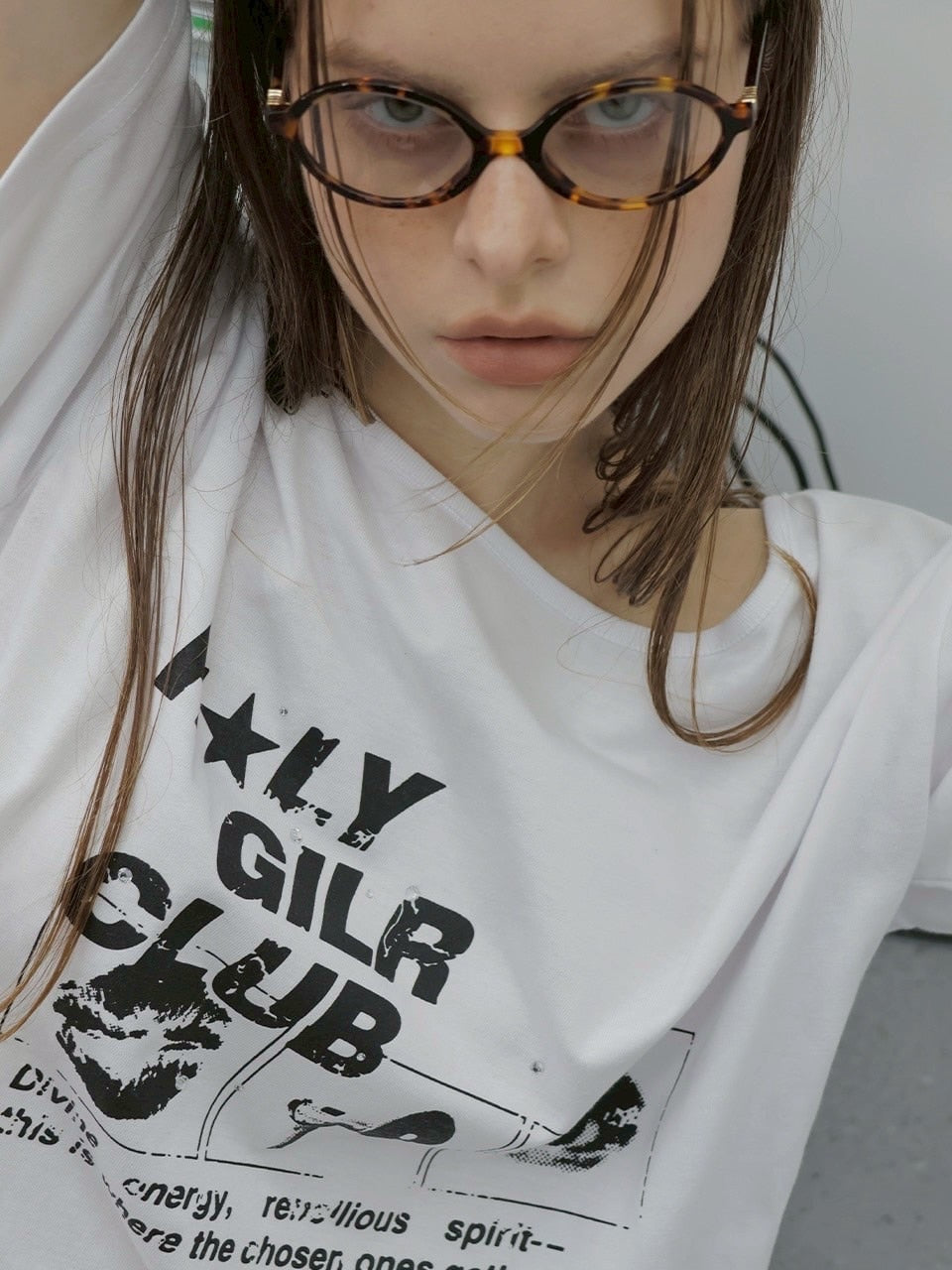 【HOLY NUMBER 7】OFF-SHOULDER HOLY GIRL CLUB GRAPHICS SHORT-SLEEVED T-SHIRT/ 【ホーリーナンバーセブン】オフショルダープリント半袖Tシャツ