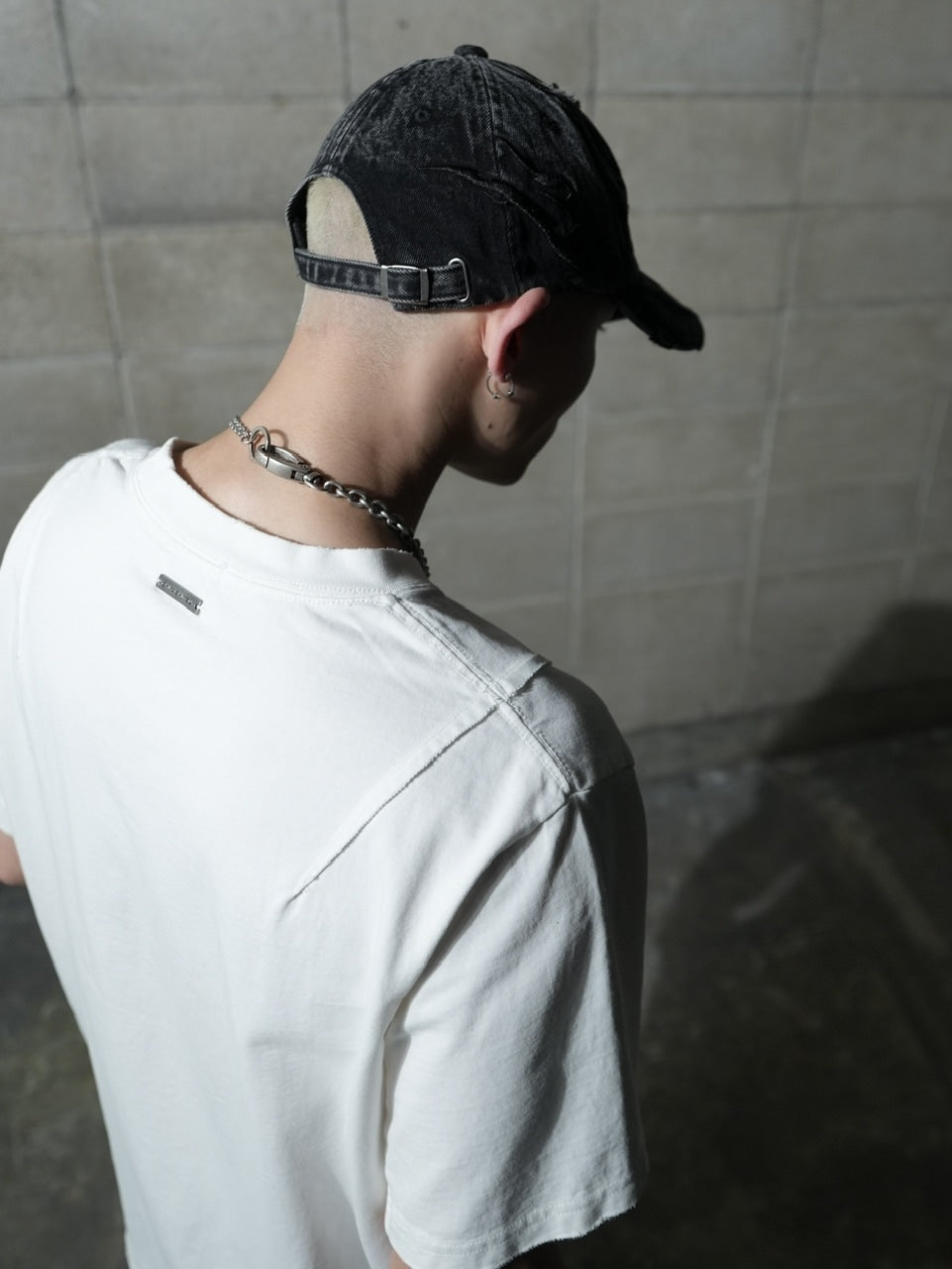 【CHIKASHITSU PLUS HIGH】Destroy skull cat T-shirt (white)