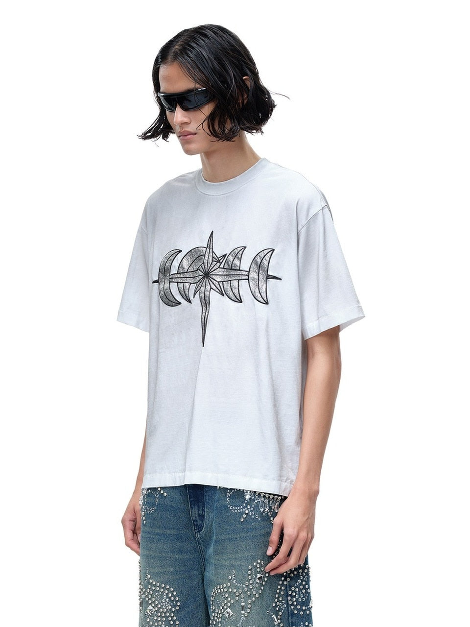 【The Boy Has No Patience】LUMINOUS NIGHT LEATHER PATCH TEE / 【ザボーイハズノーペーシェンス】レザーパッチロゴ半袖Tシャツ