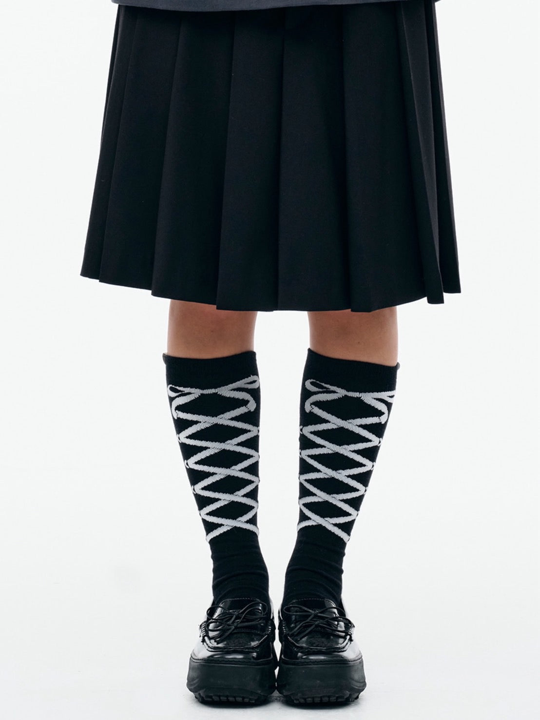 【TUOMIO】RIBBON GRAPHIC KNEE SOCKS / 【トゥオミオ】リボングラフィックニーソックス