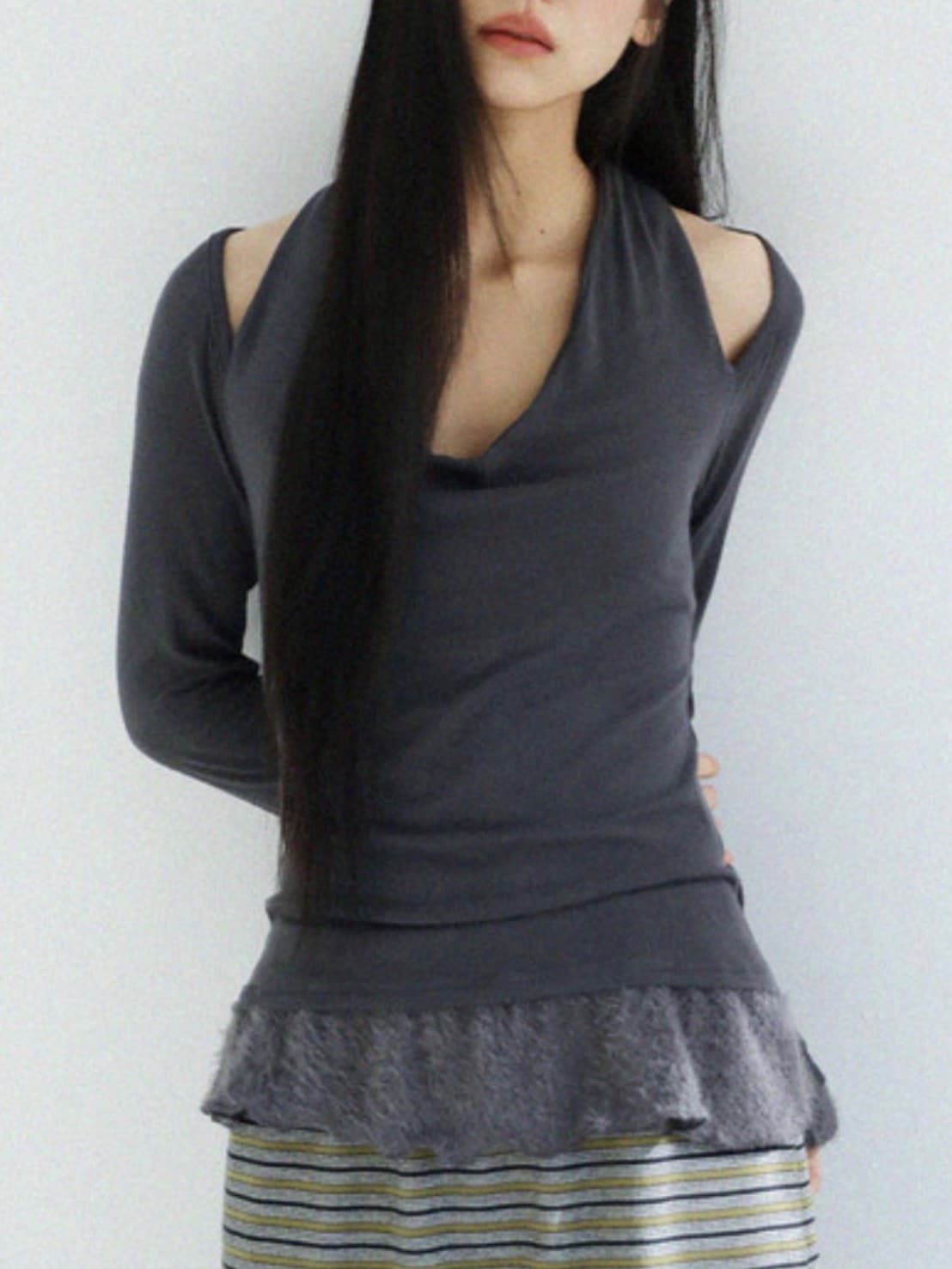 12/21 20:00 発売【Uglyshadow】SCARF FUR FRILL T-SHIRT