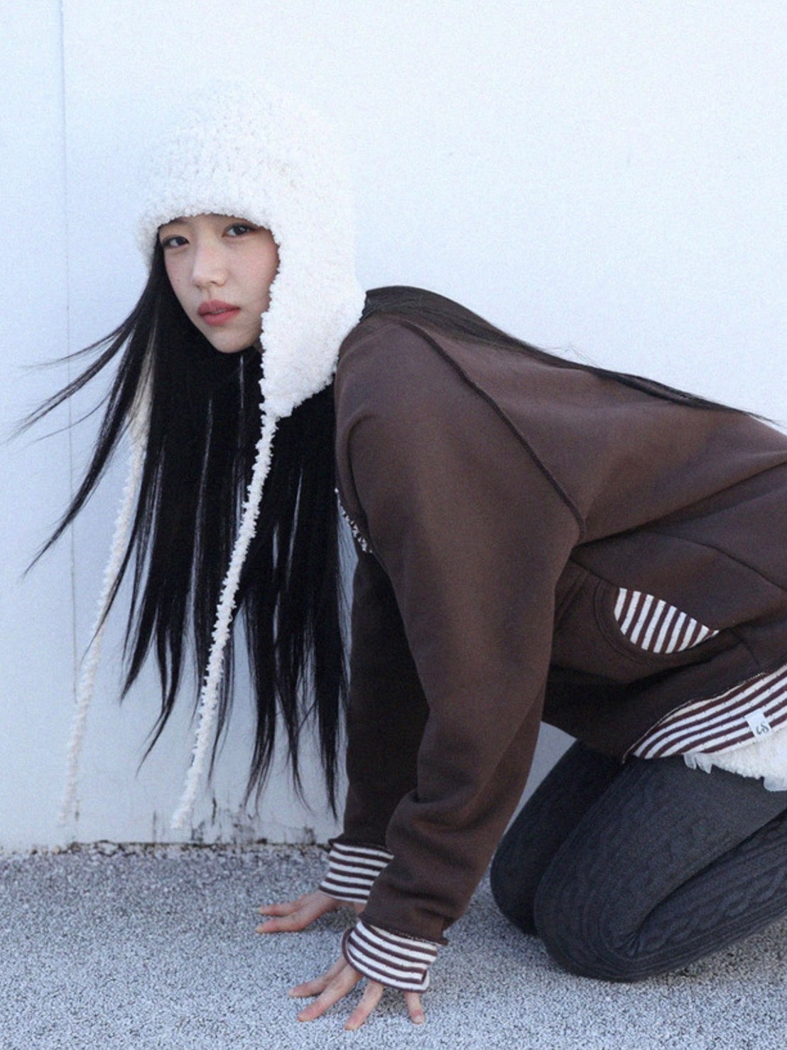 12/21 20:00 発売【Uglyshadow】STAR LAYERED SWEATSHIRT