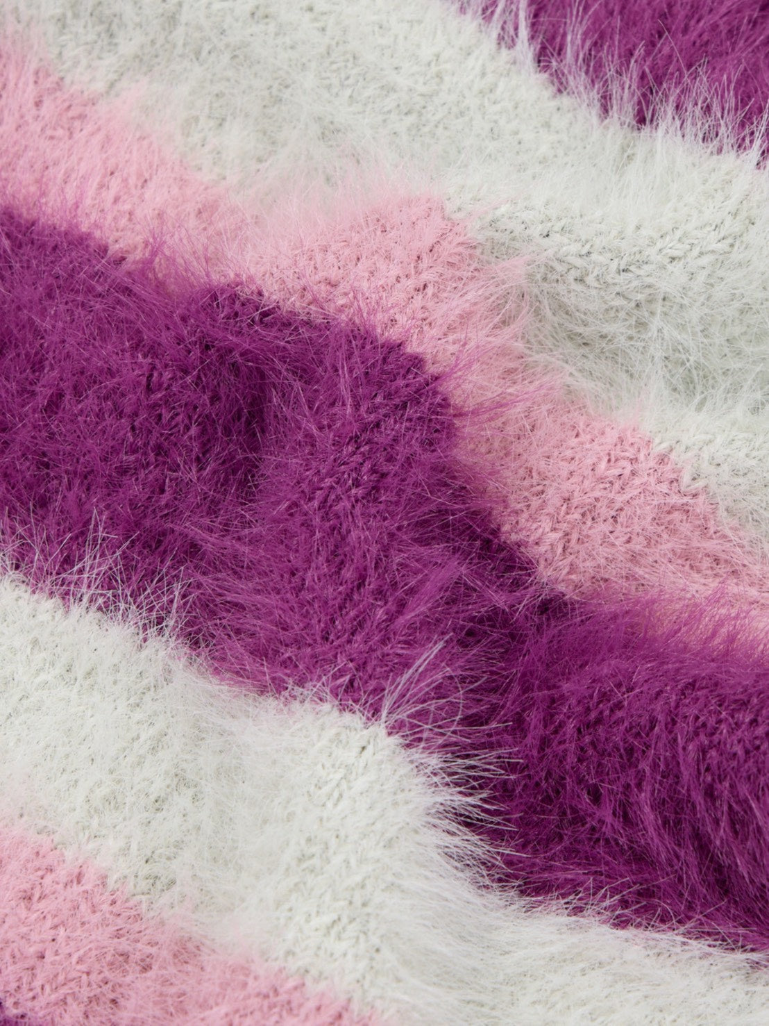 【IUGAMAKARAS】Striped Hairy Bold Muffler