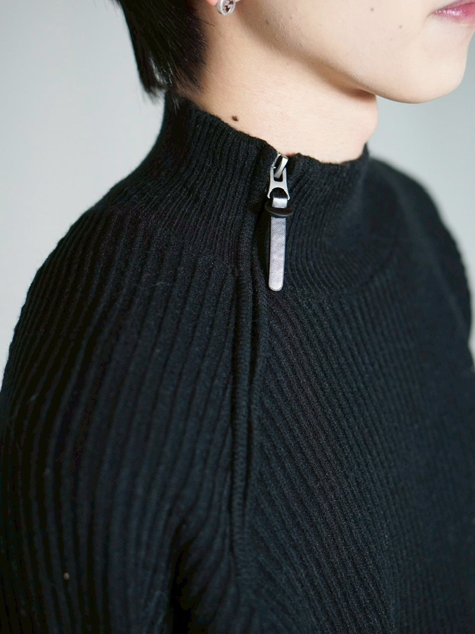 受注制【Chikashitsu +】shoulder zipper rib knit / 【チカシツプラス】ショルダージッパーリブニット (3color)