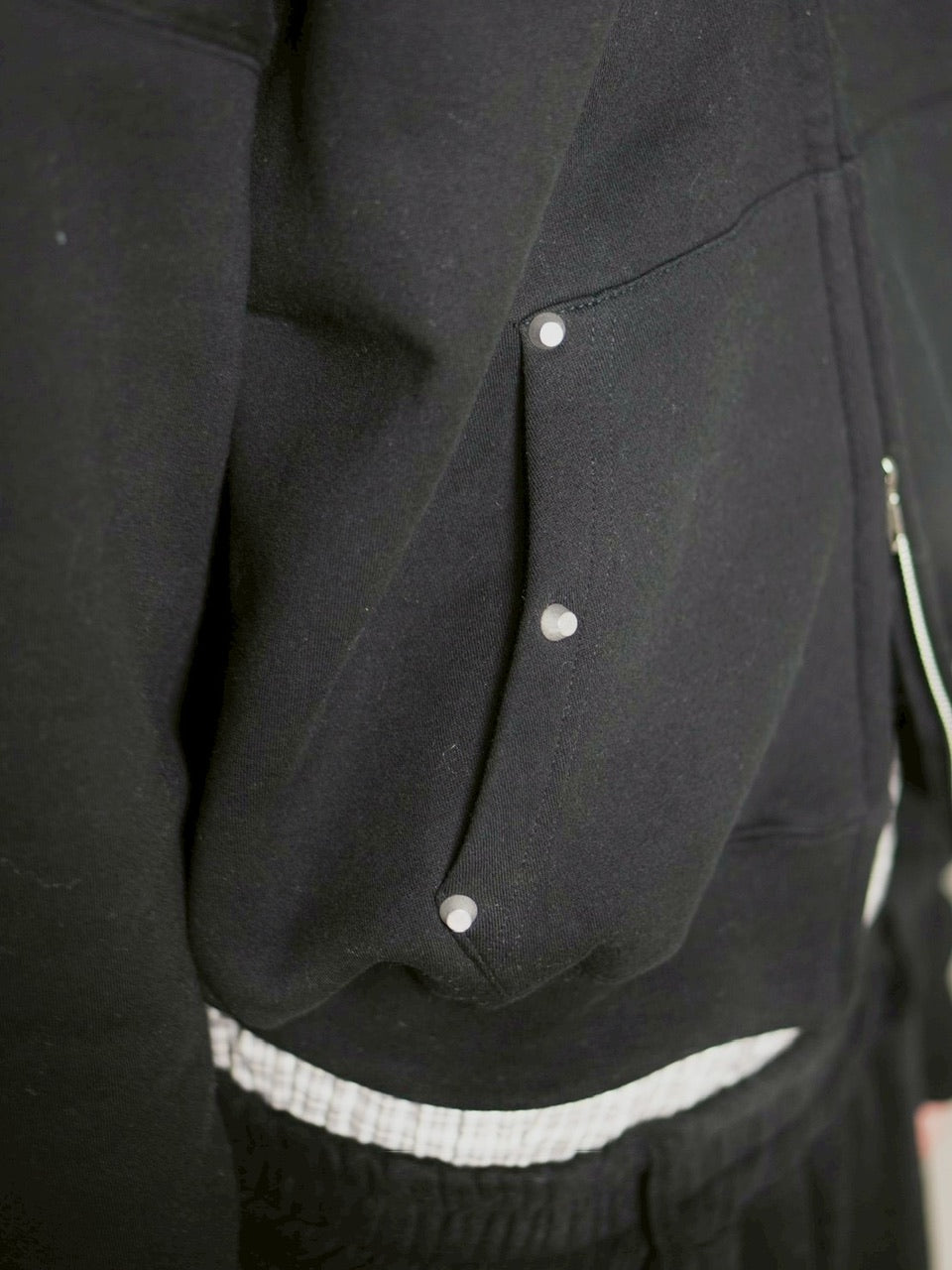 受注制【Chikashitsu +】cropped studs fur zip hoodie / 【チカシツプラス】クロップドスタッズファージップフーディー (2color)