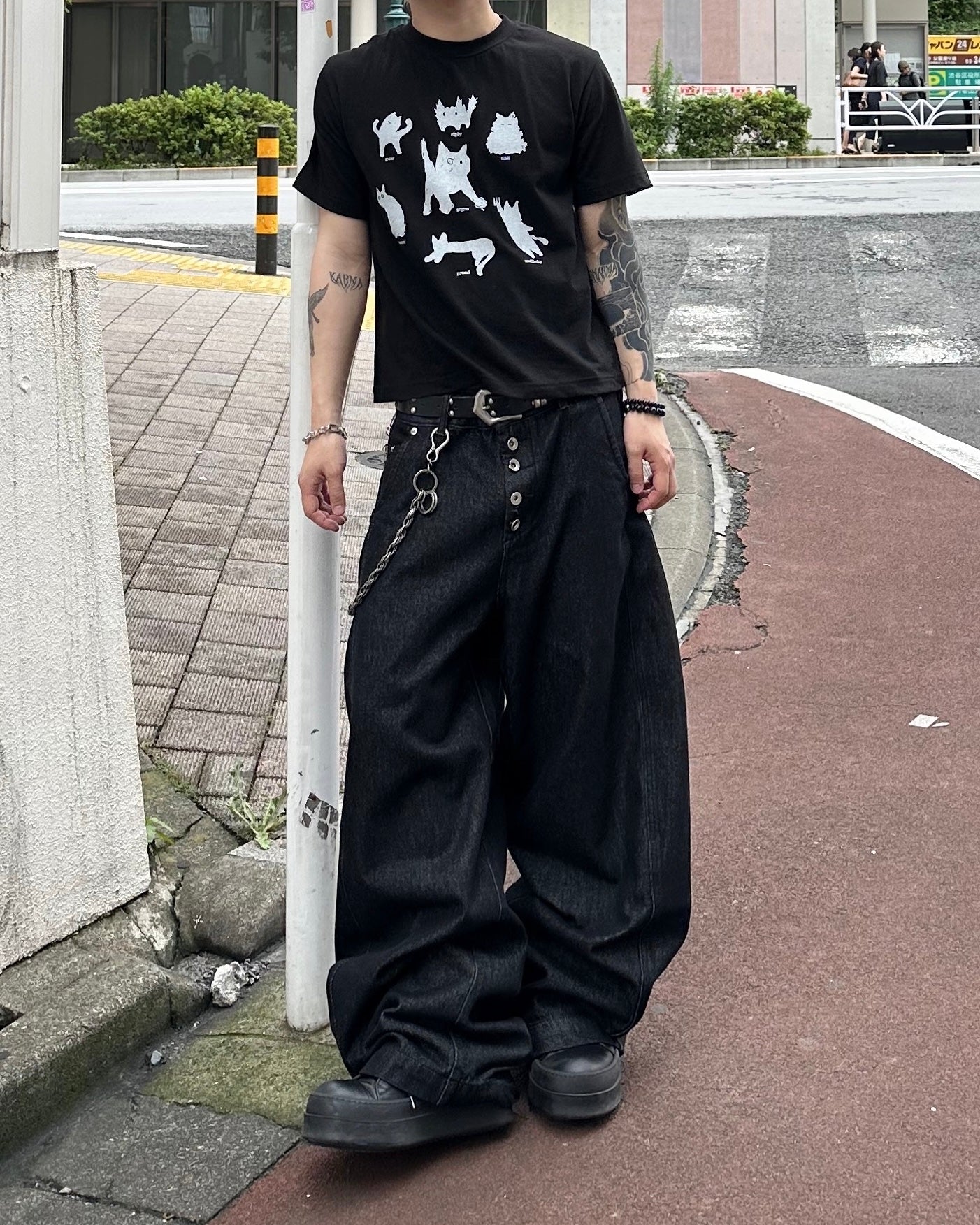 大阪店WEB限定受注制【Chikashitsu +】cat mood graphic t-shirt (2color)