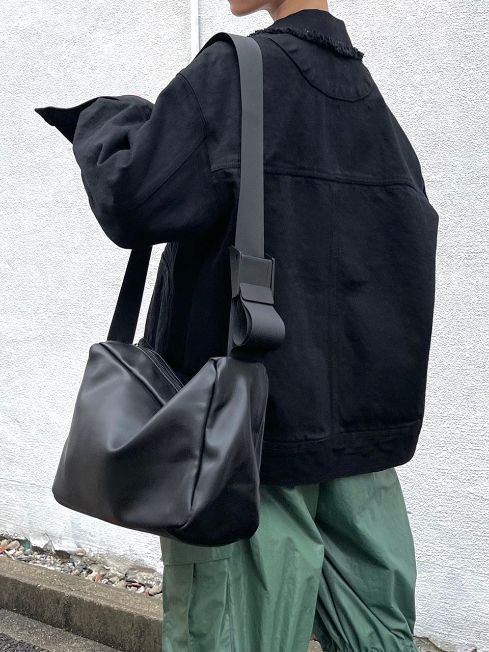 受注制【Chikashitsu +】leather shoulder bag (2color)