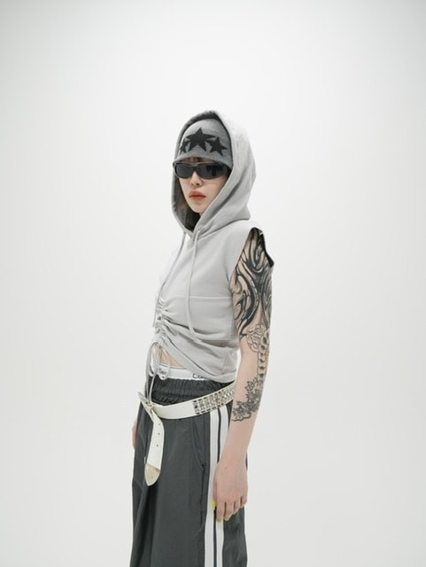 受注制【Never mind the XU】shirring cropped hoodie (2color)