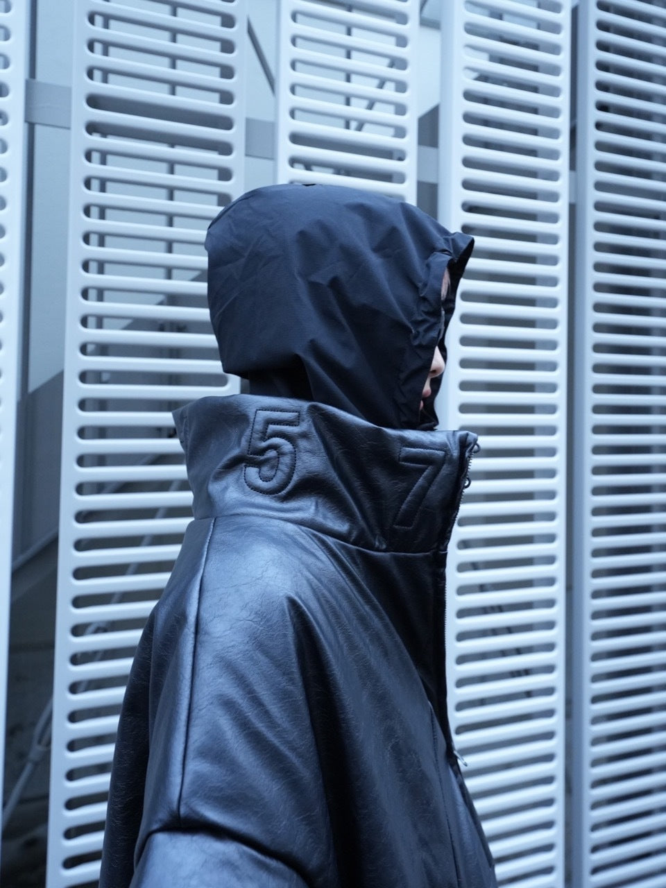 【DIG YOUR OWN GRAVE】star leather vest (2color)