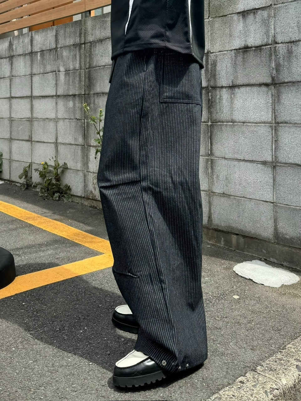 受注制【Chikashitsu +】snap button hickory stripe pants / 【チカシツプラス】スナップボタンヒッコリーストライプデニムパンツ