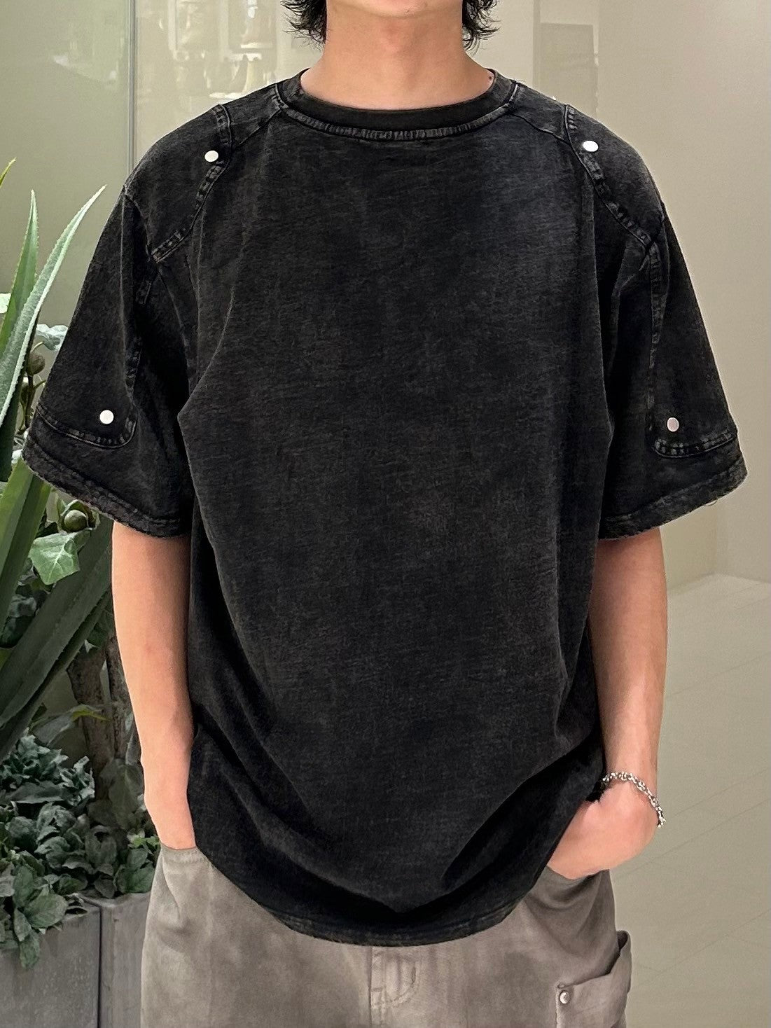 【Chikashitsu +】oversized pigment rivet t-shirt (2color)