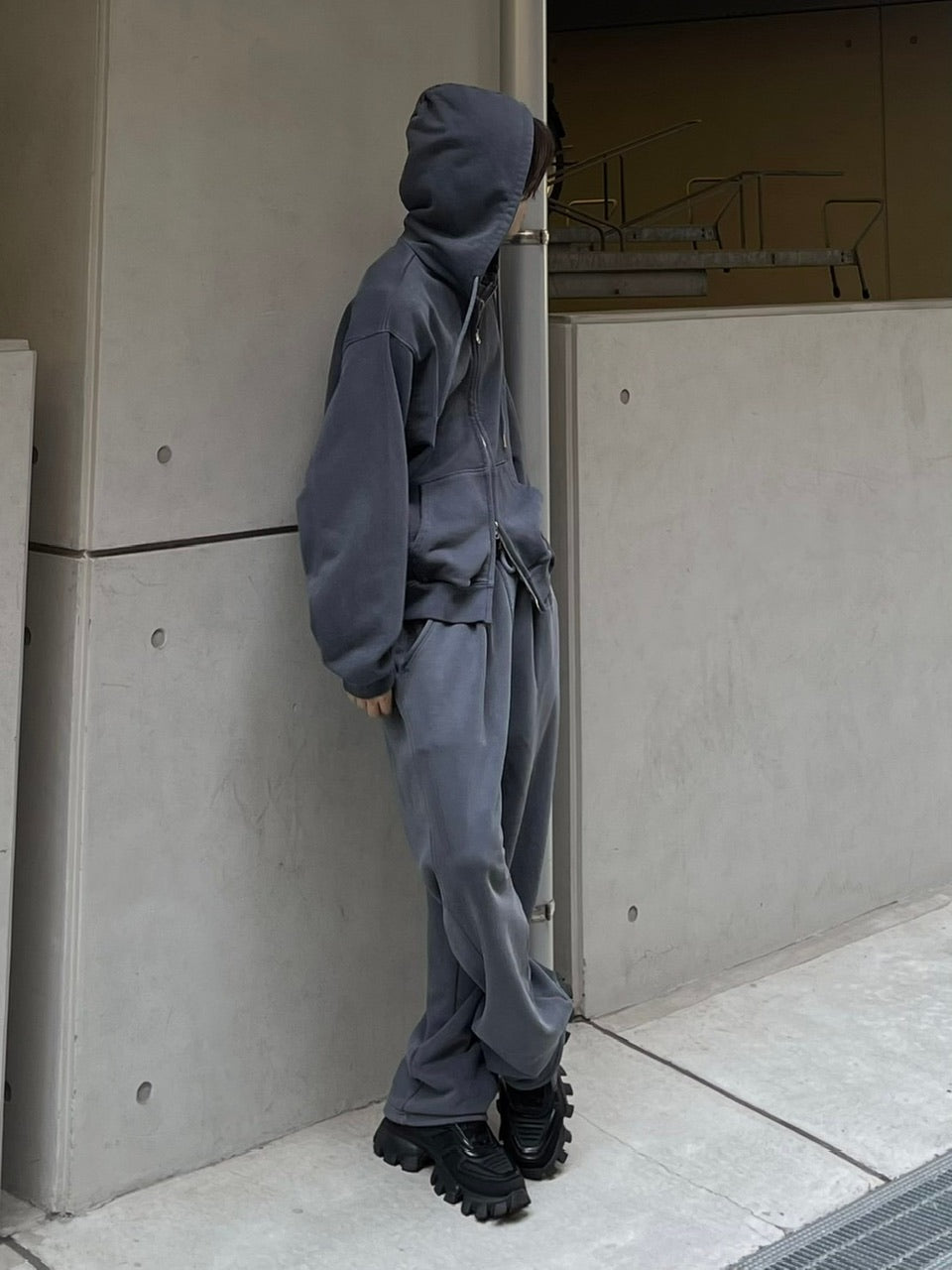 受注制【Chikashitsu +】unisex semi cropped pigment wash hoodie (4color)