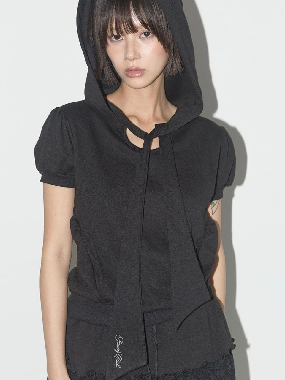 【FANCY CLUB】PUFF ROUND SCARF HOODIE / 【ファンシークラブ】パフスリーブラウンドネックスカーフショートパーカー