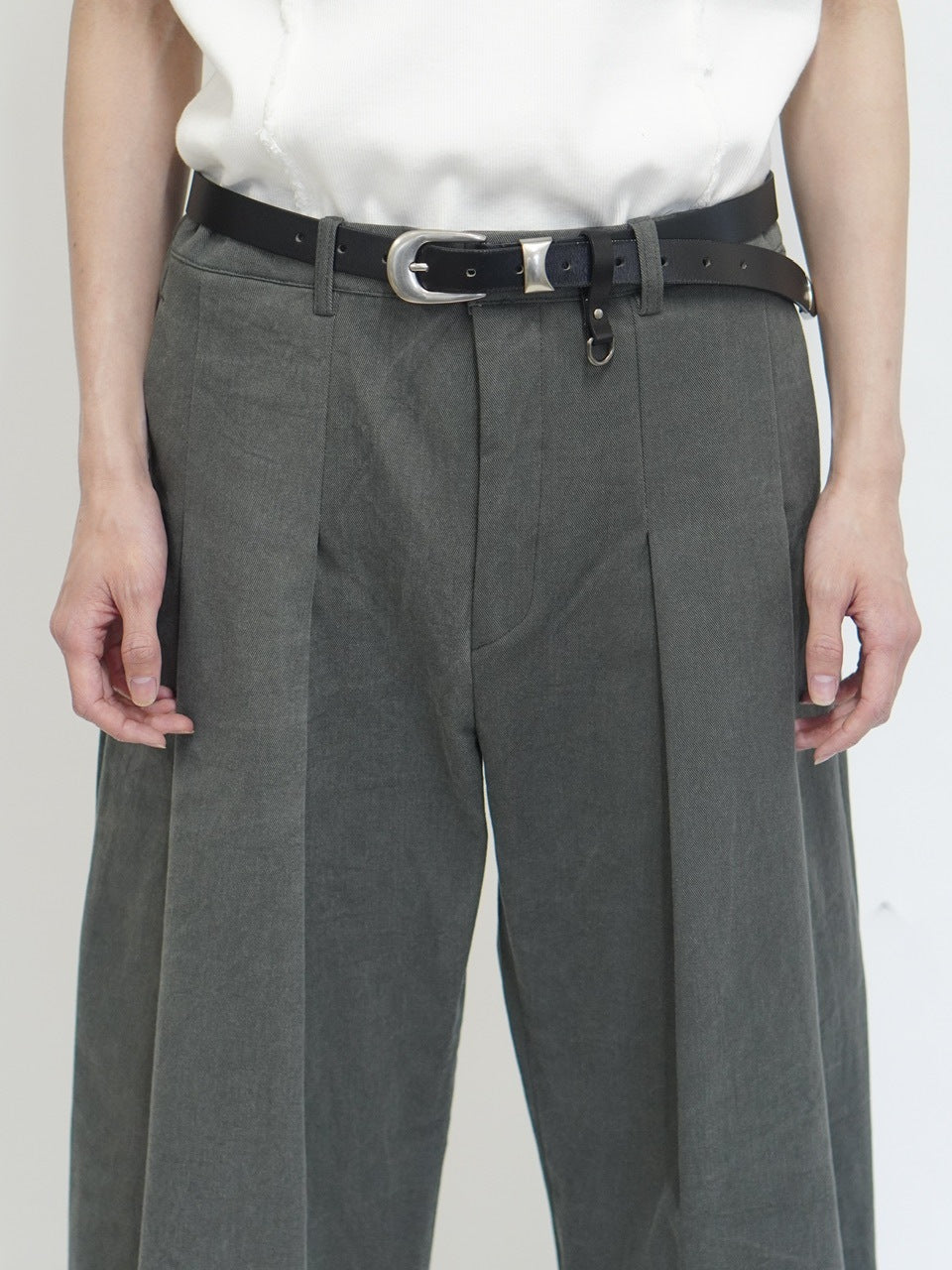 東京店WEB限定受注制【Chikashitsu +】deep tuck cotton wide slacks (3color)
