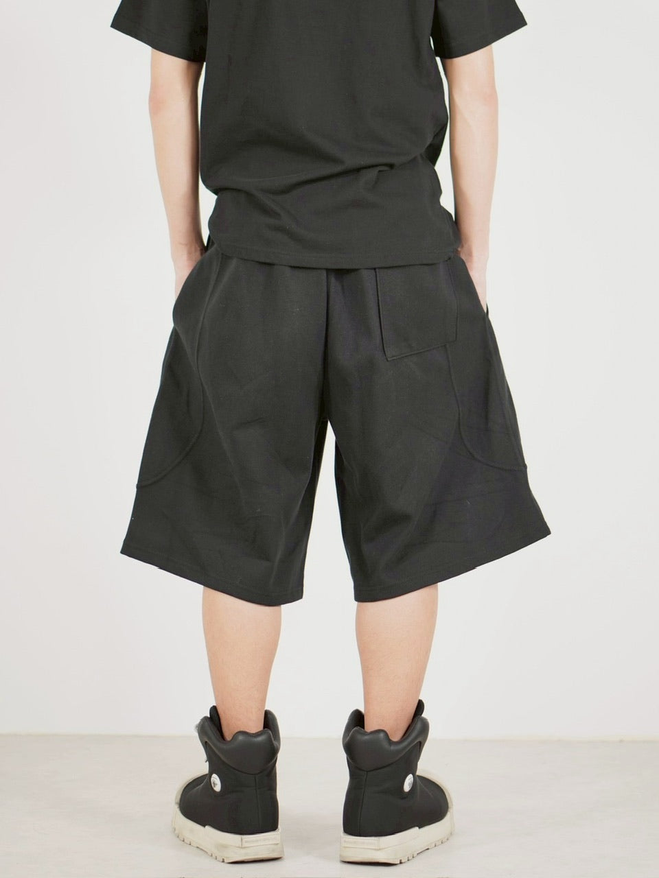 【Chikashitsu +】stitch bermuda sweat pants (2color) / 【チカシツプラス】スティッチバミューダハーフスウェットパンツ