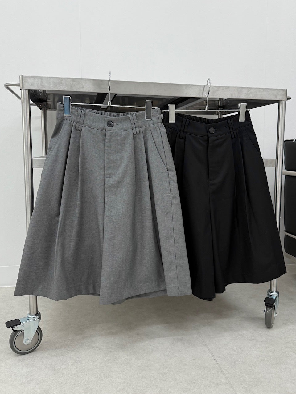 国際配送【Nerd out XU】Bermuda slacks tuck pants (2color)