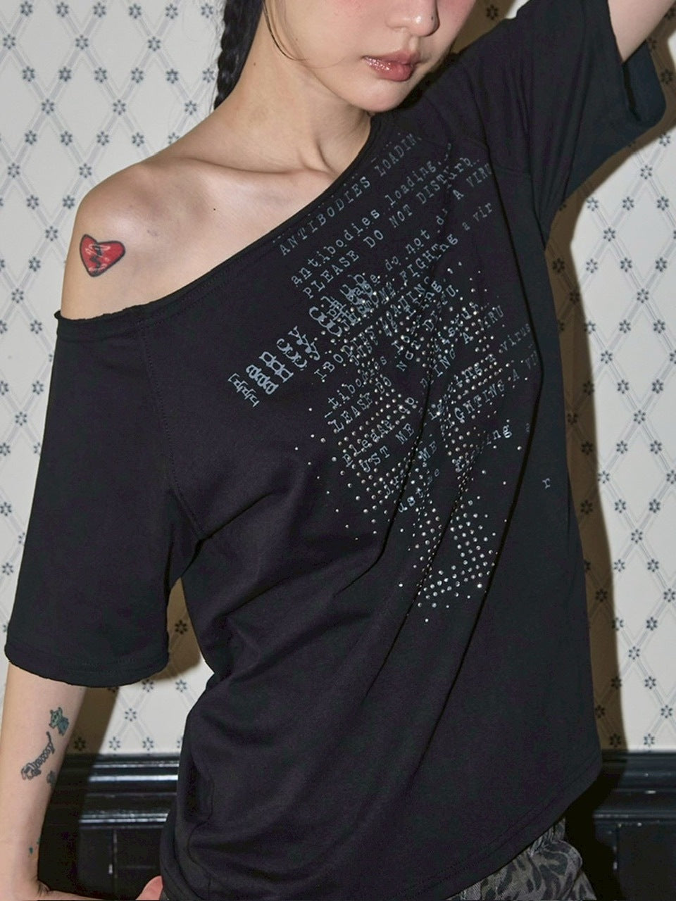 【FANCY CLUB】DIVINE CROSS ONE-SHOULDER TEE / 【ファンシークラブ】クロスワンショルダー半袖Tシャツ