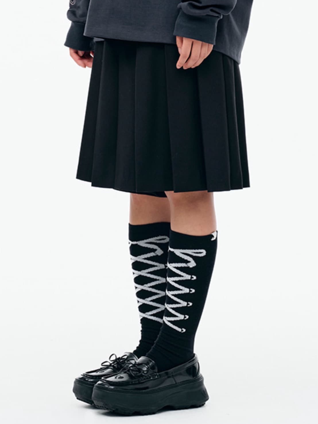 【TUOMIO】RIBBON GRAPHIC KNEE SOCKS / 【トゥオミオ】リボングラフィックニーソックス