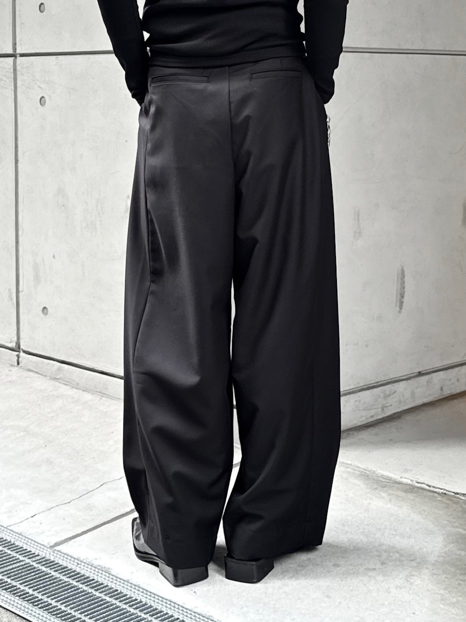 受注制【Chikashitsu +】two-tuck wide slacks / 【チカシツプラス】ツータックワイドスラックス (2color)