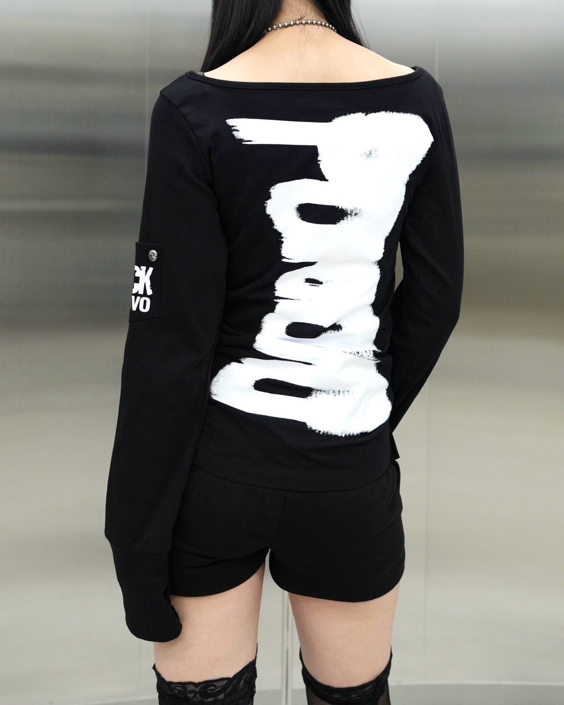 受注制【Never mind the XU】Back graphic slim top (2color)