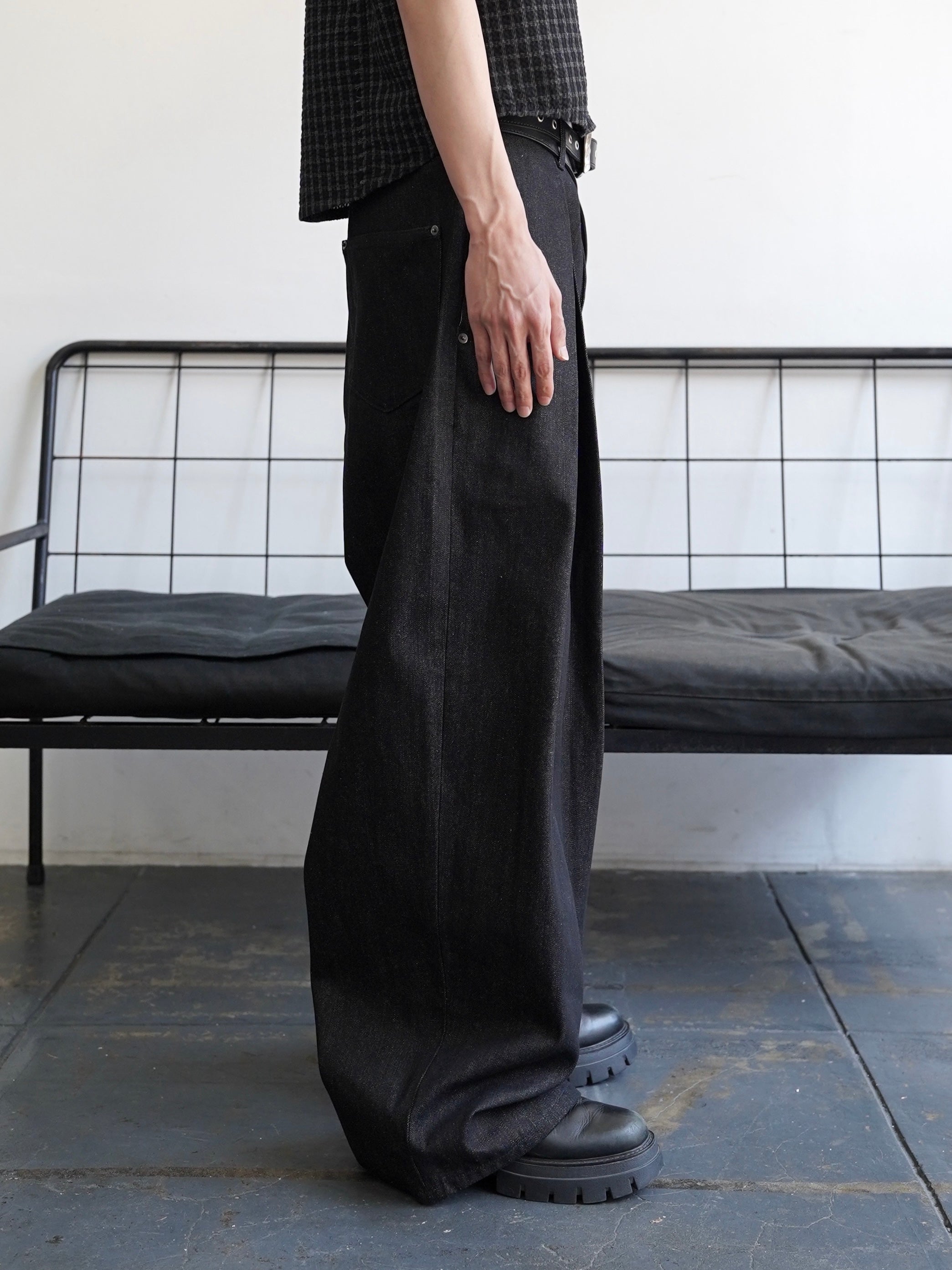 5/23 20:00発売【CHIKASHITSU PLUS HIGH】Deep tuck raw denim pants