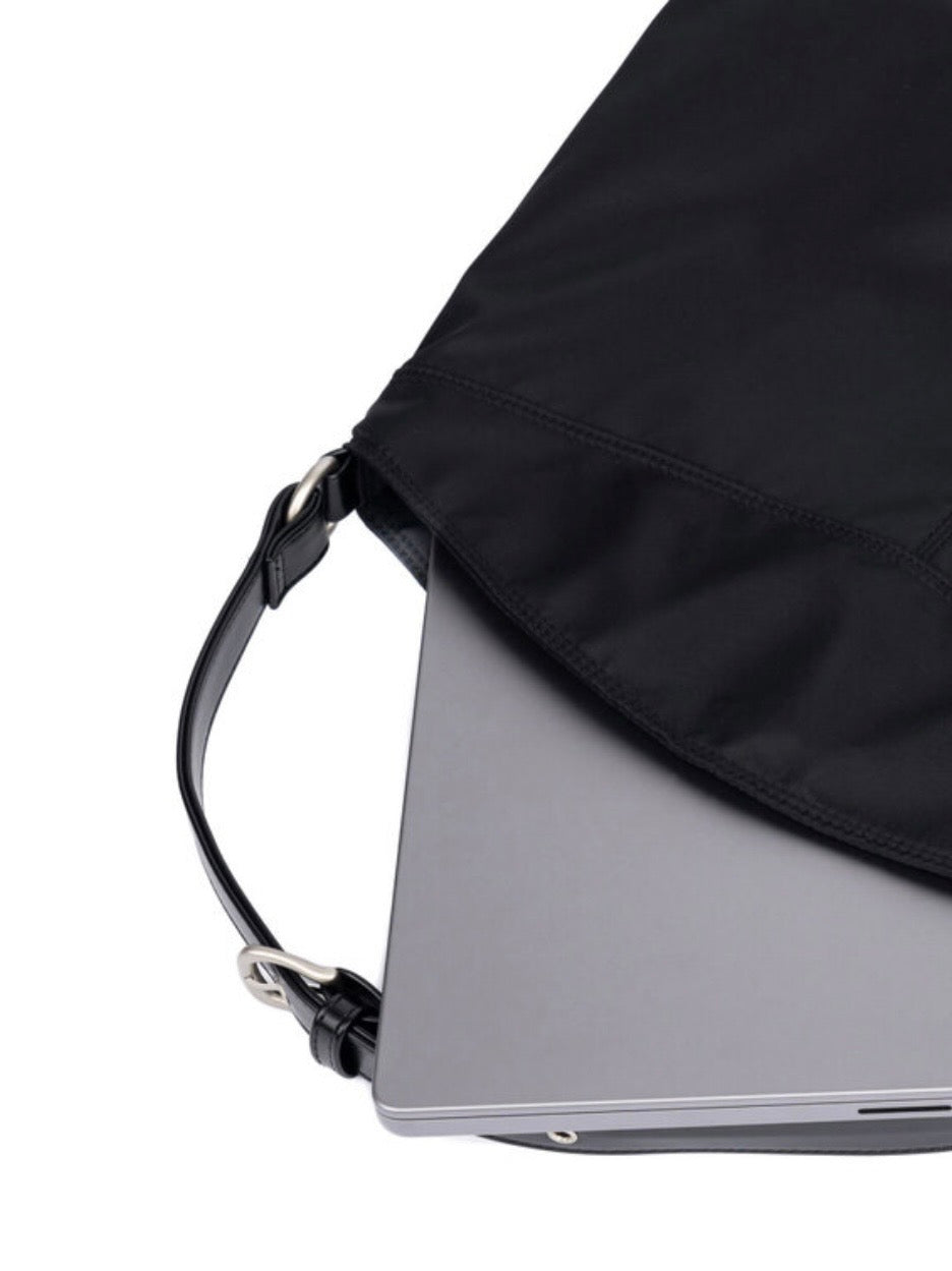 【HAH ARCHIVE】Contour Belted Bag (ナイロン)