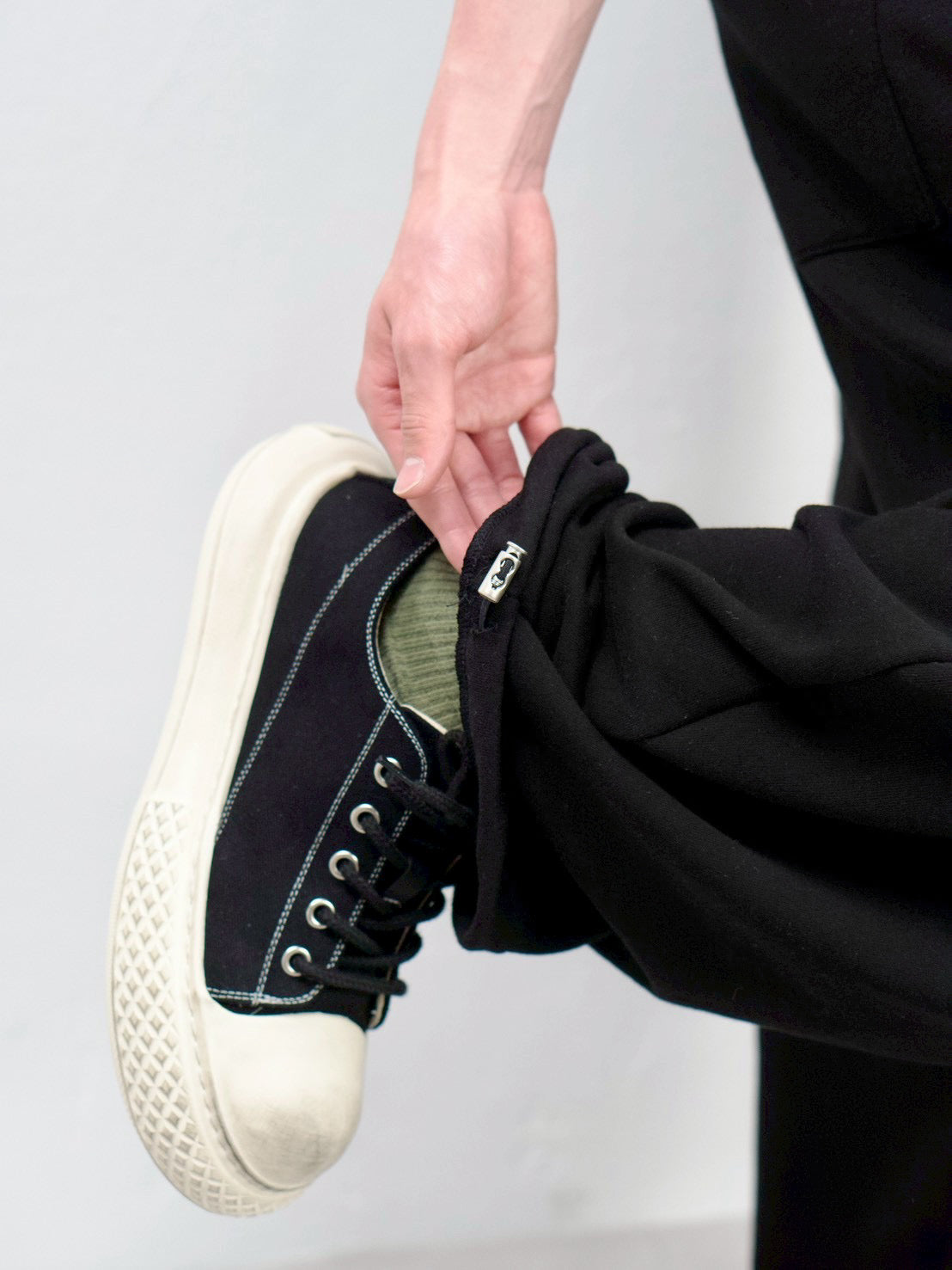 【Chikashitsu +】curved balloon sweat pants (2color)