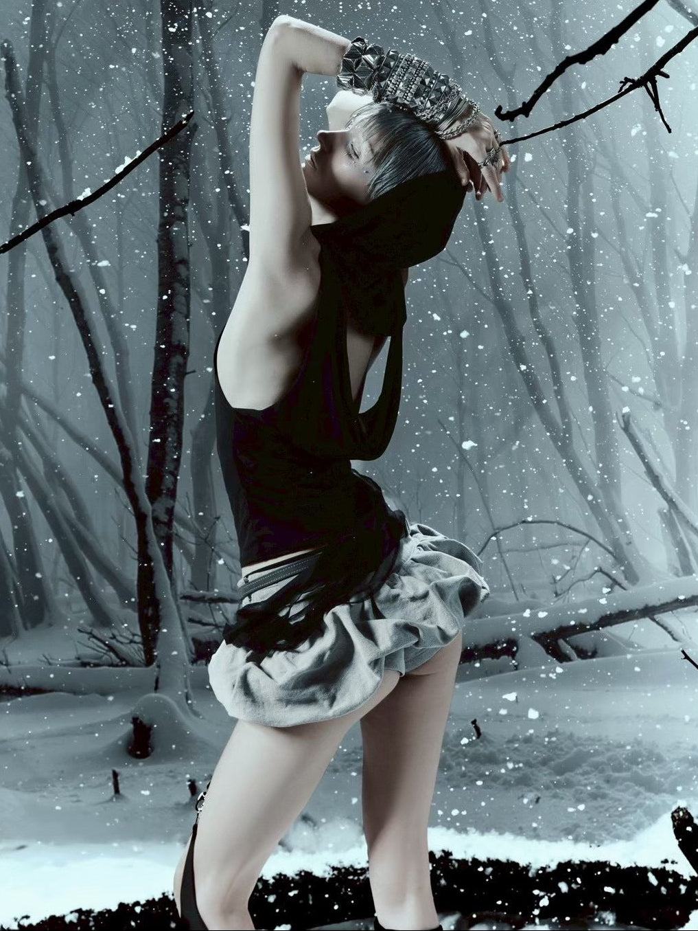 【EYE OF THE STORM】ASHEN HOOD TANK TOP
