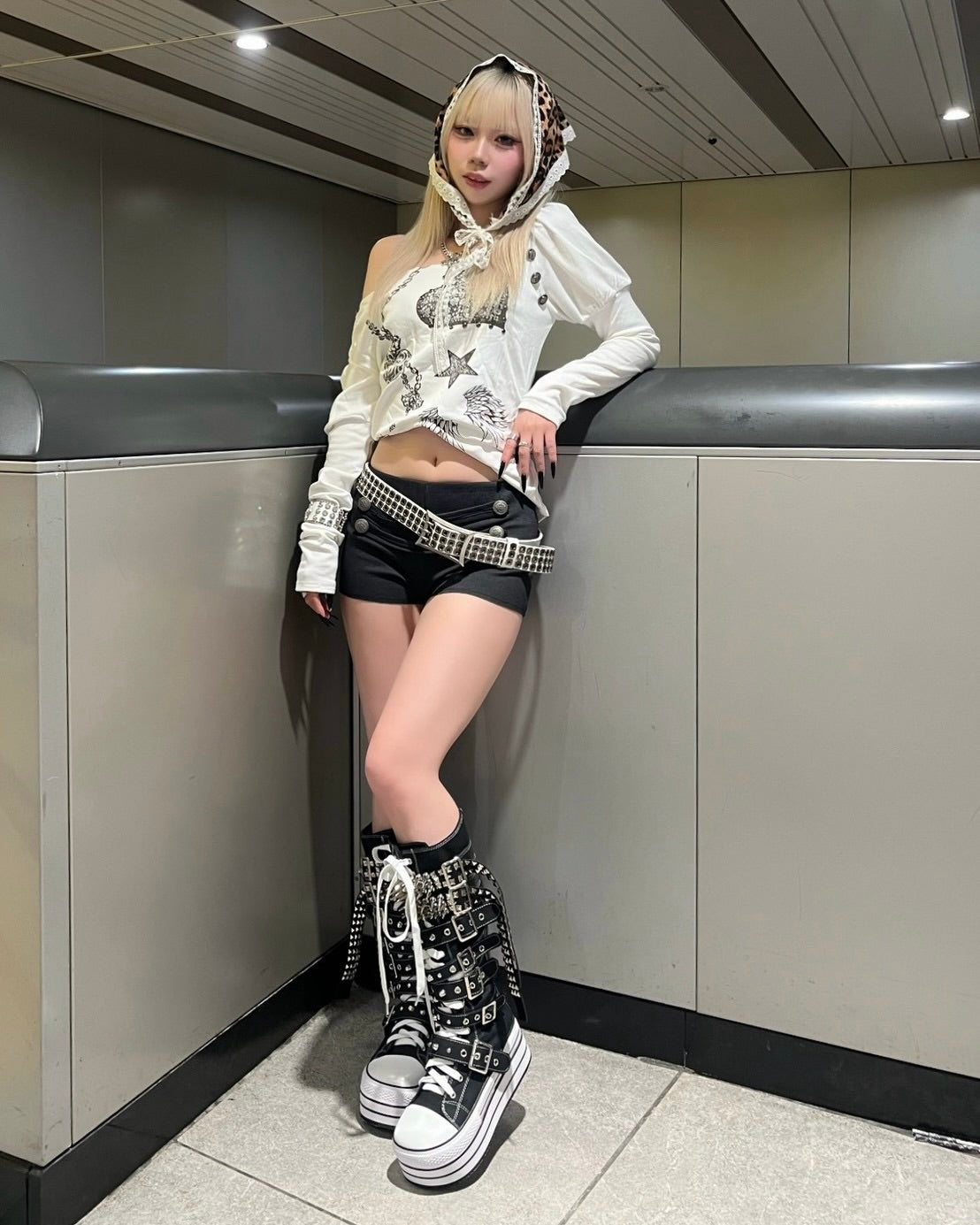 国際配送【BABY09】one-shoulder graffiti tops