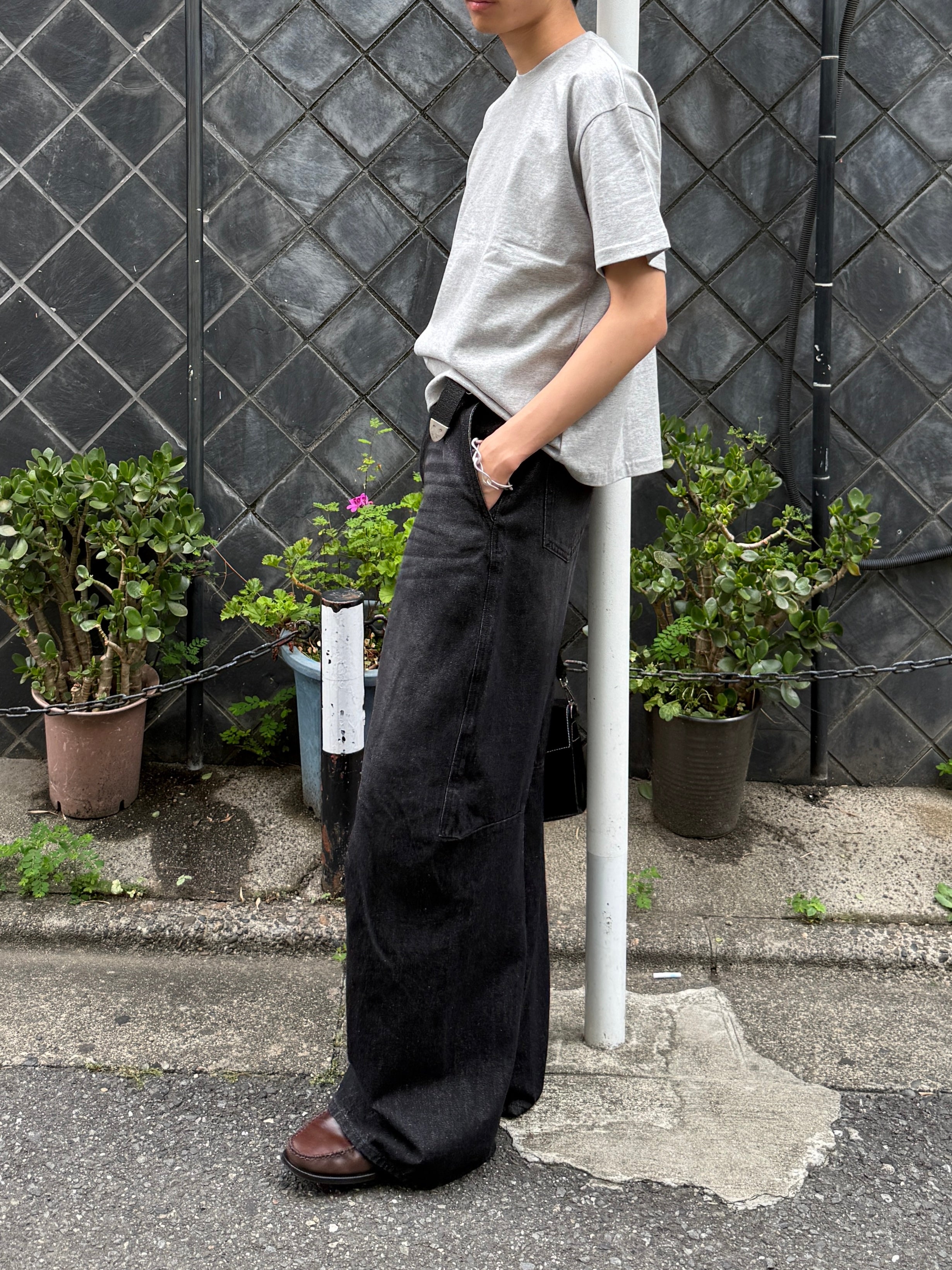 東京店WEB限定受注制【Chikashitsu +】cropped box tee (4color