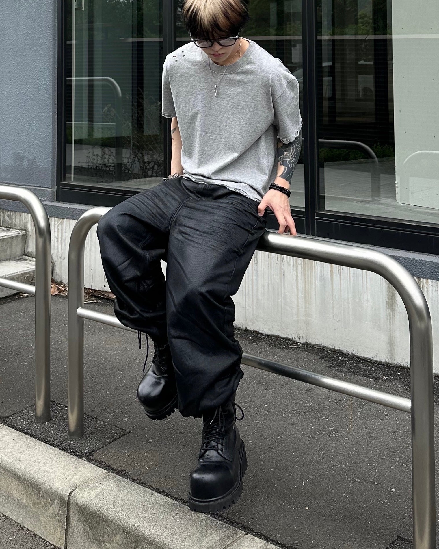大阪店WEB限定受注制【Chikashitsu +】grunge damage crop t-shirt (3color)