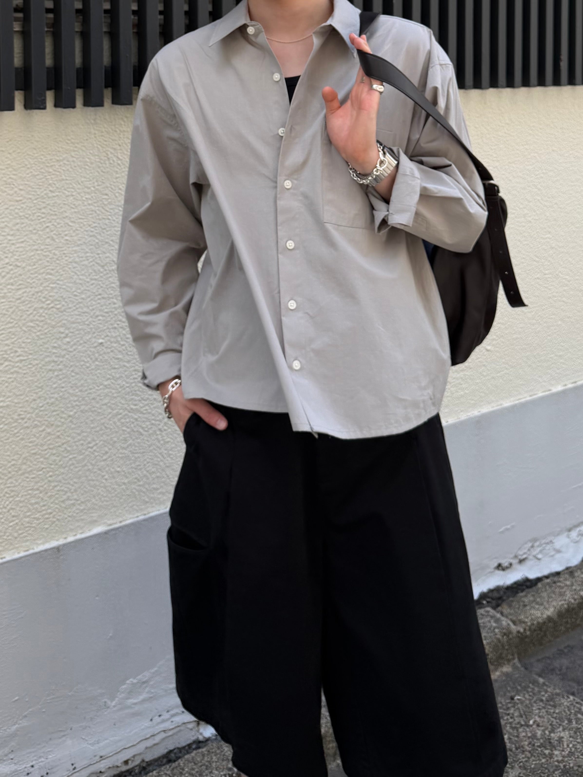 東京店WEB限定受注制【Chikashitsu +】soft touch cropped shirt (3color)