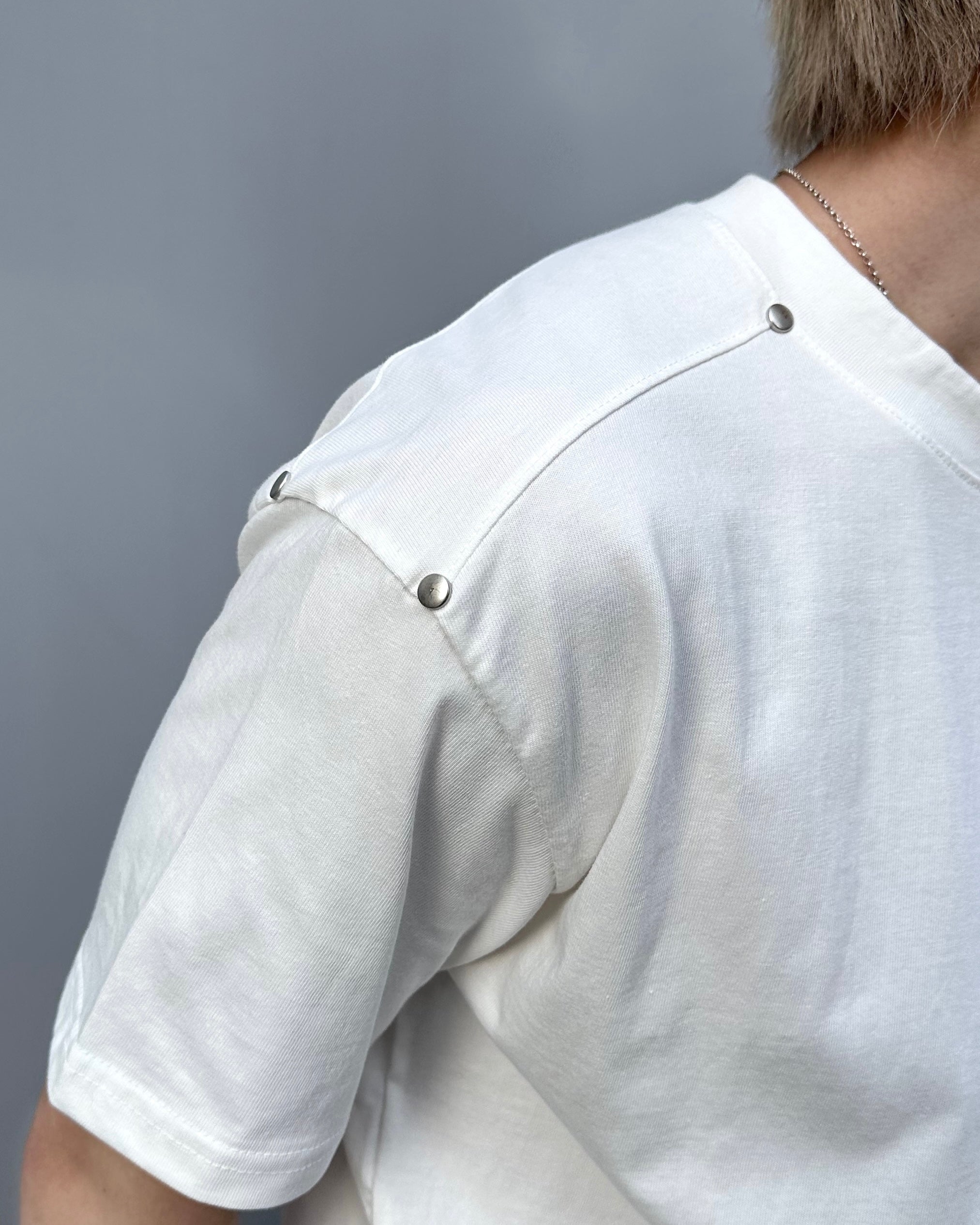 大阪店WEB限定受注制【Chikashitsu +】shoulder rivet t-shirt (3color)