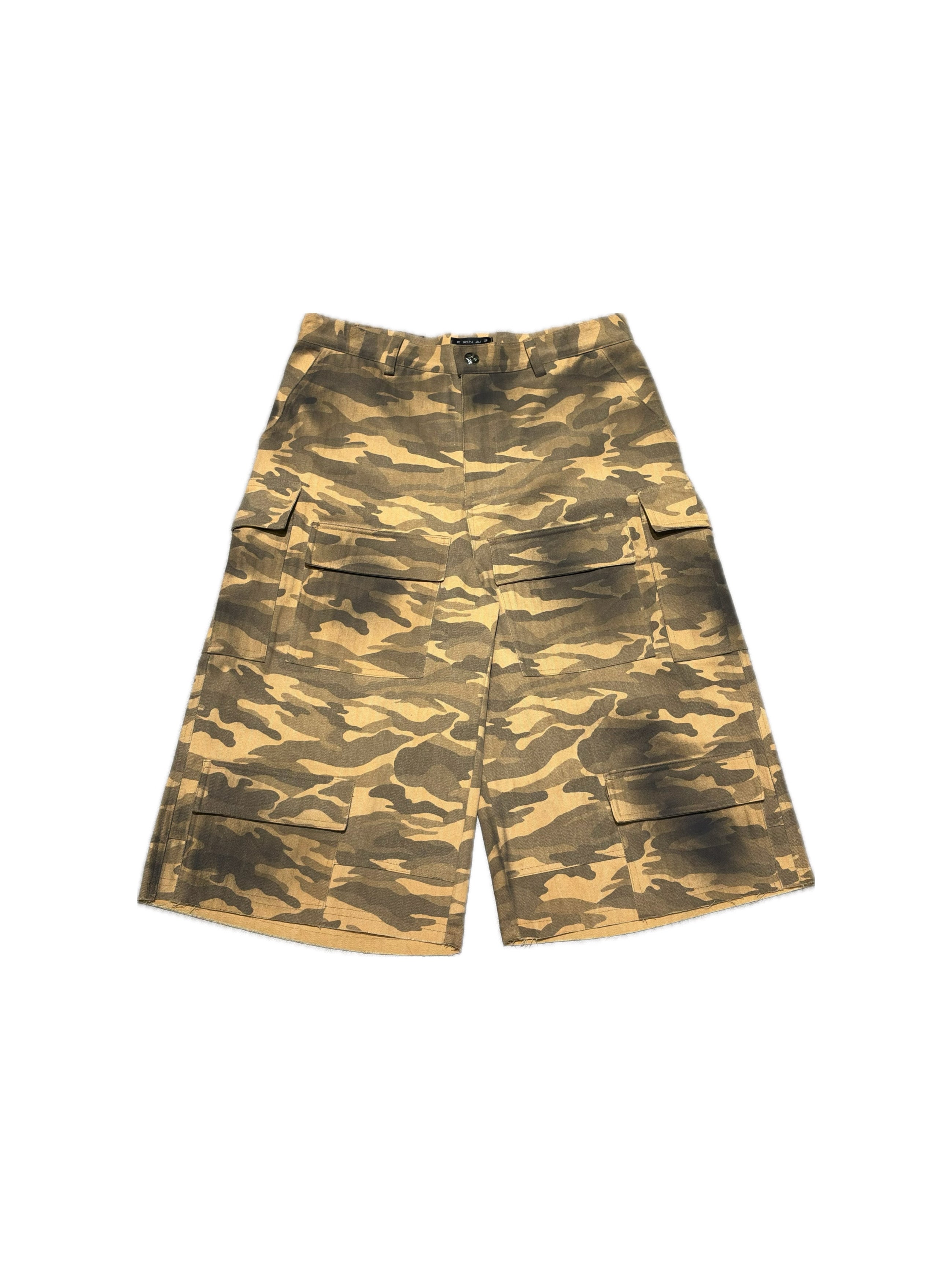 【E RIN AI E】DISTRESSED CAMO CARGO BERMUDA PANTS