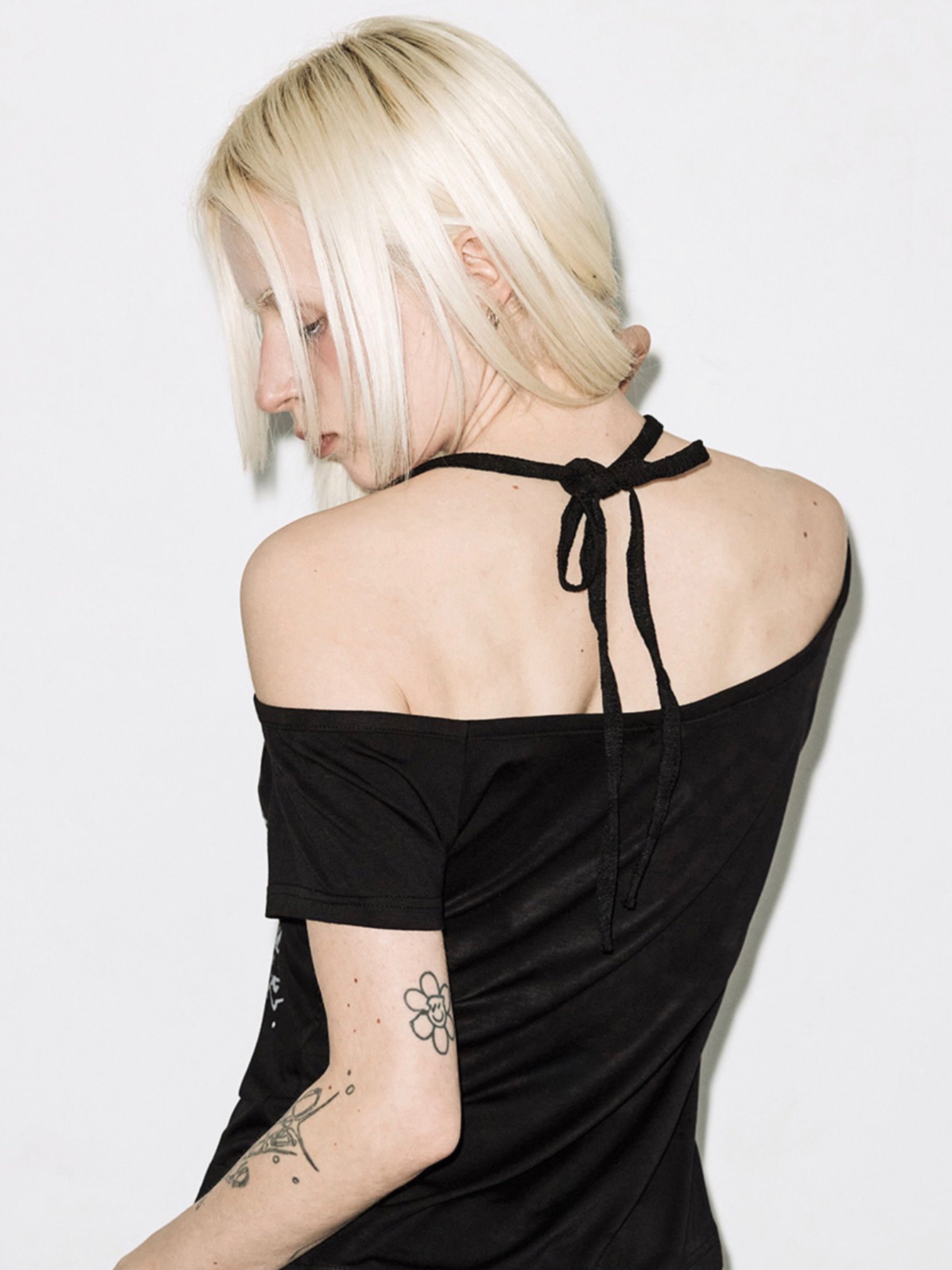 【FANCY CLUB】ROSY HALTER OFF-SHOULDER TOP