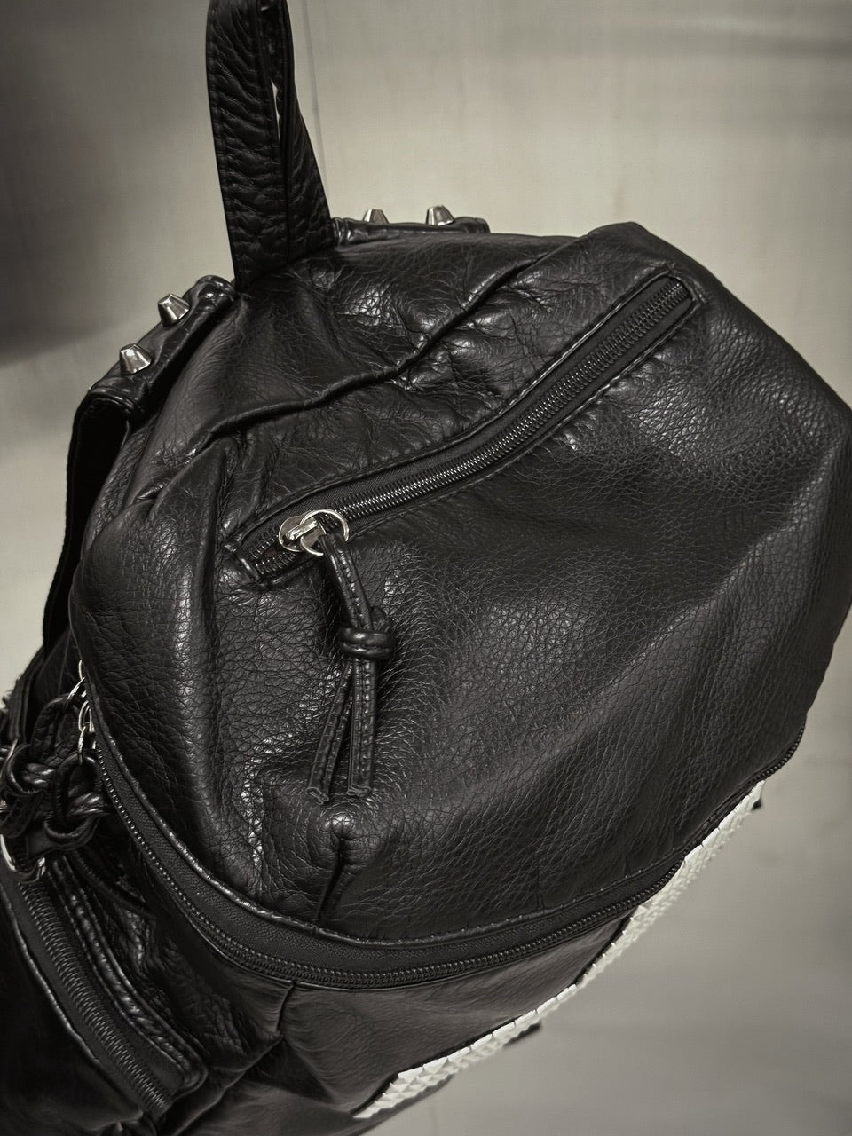 国際配送【Never mind the XU】STUDDED CROSS 2WAY BACKPACK