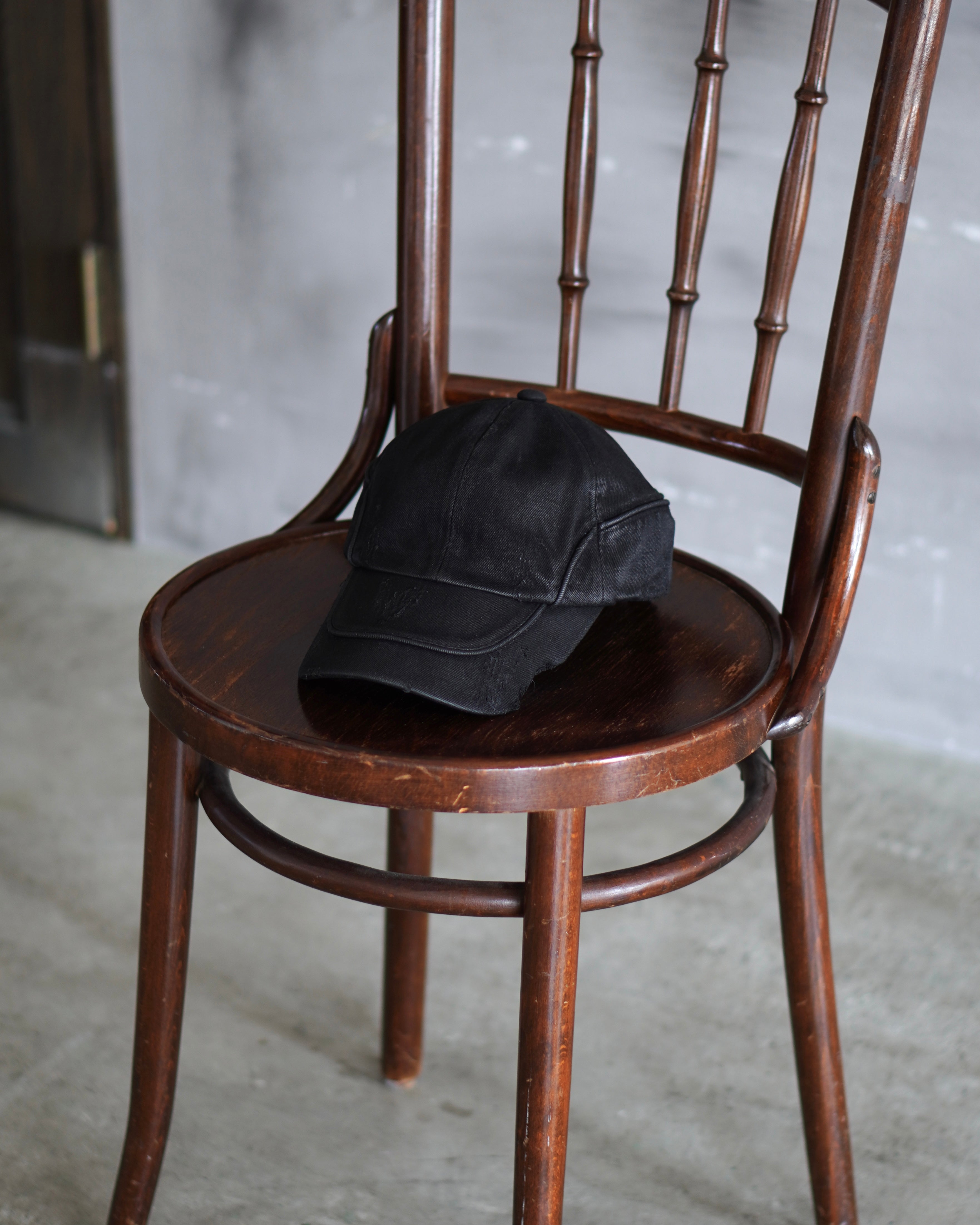 【CHIKASHITSU PLUS HIGH】Arch washed denim cap (coating)