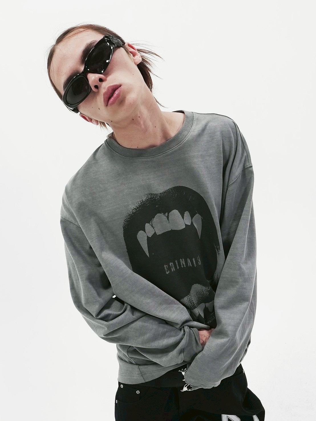 【E RIN AI E】VAMP BITE LONG SLEEVE T