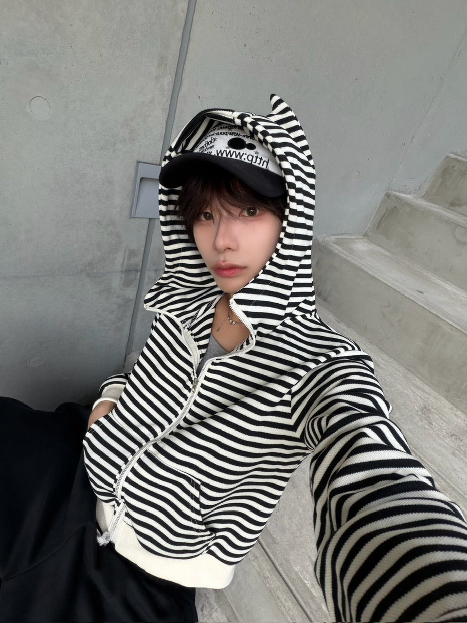 国際配送【LUV CODE】stripe cropped zip up hoodie