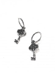 受注制【Never mind the XU】key pierced earrings
