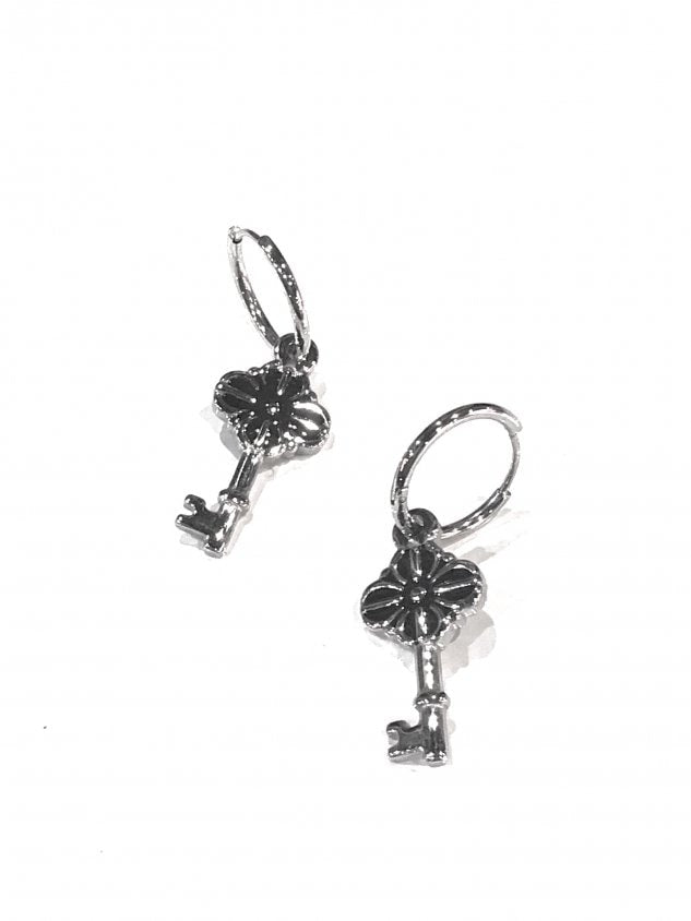 受注制【Never mind the XU】key pierced earrings