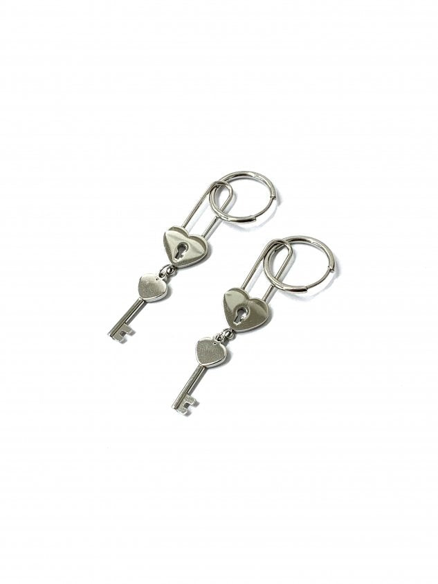 受注制【Never mind the XU】heart padlock pierced earrings