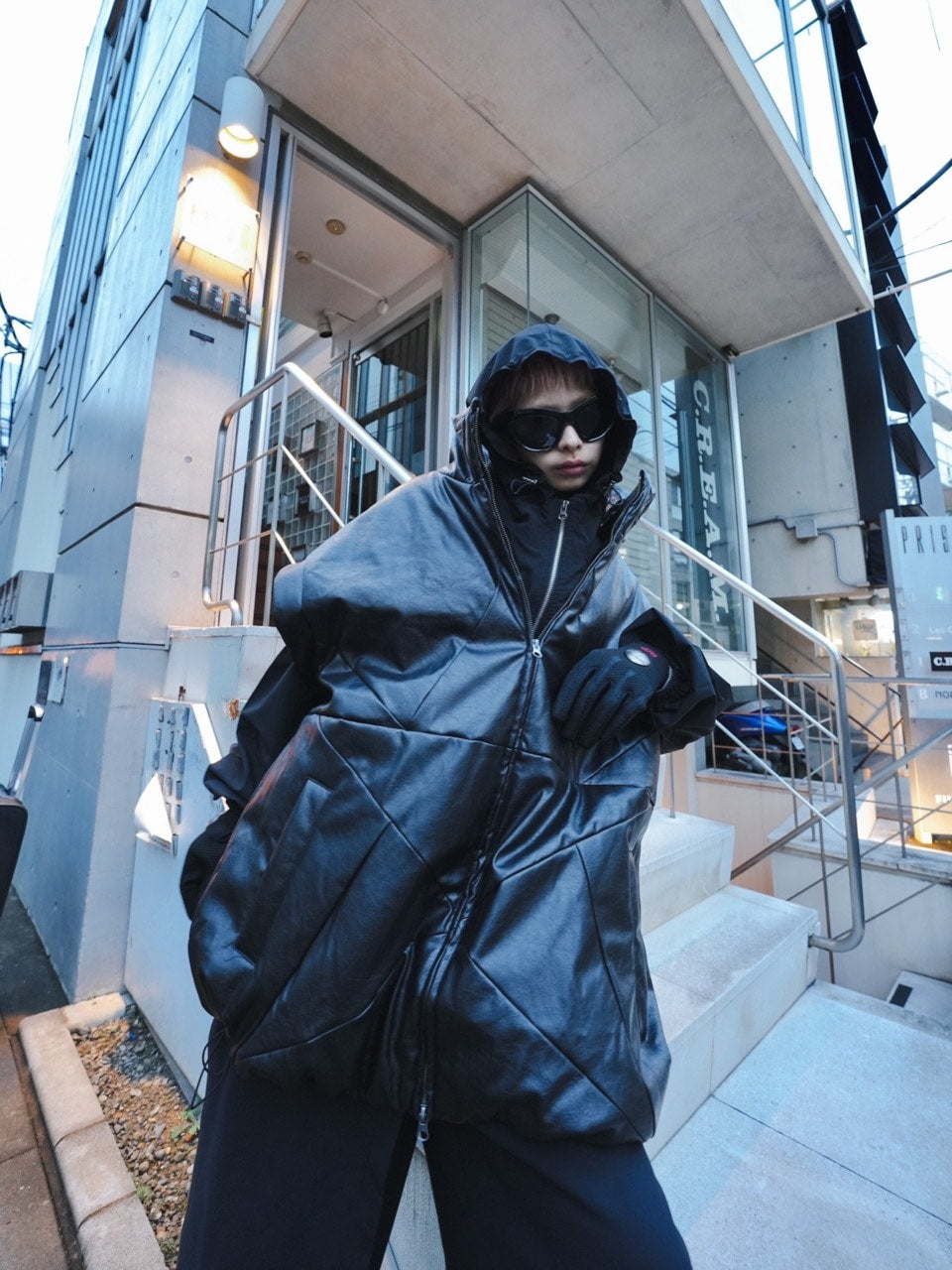 【DIG YOUR OWN GRAVE】star leather vest (2color)